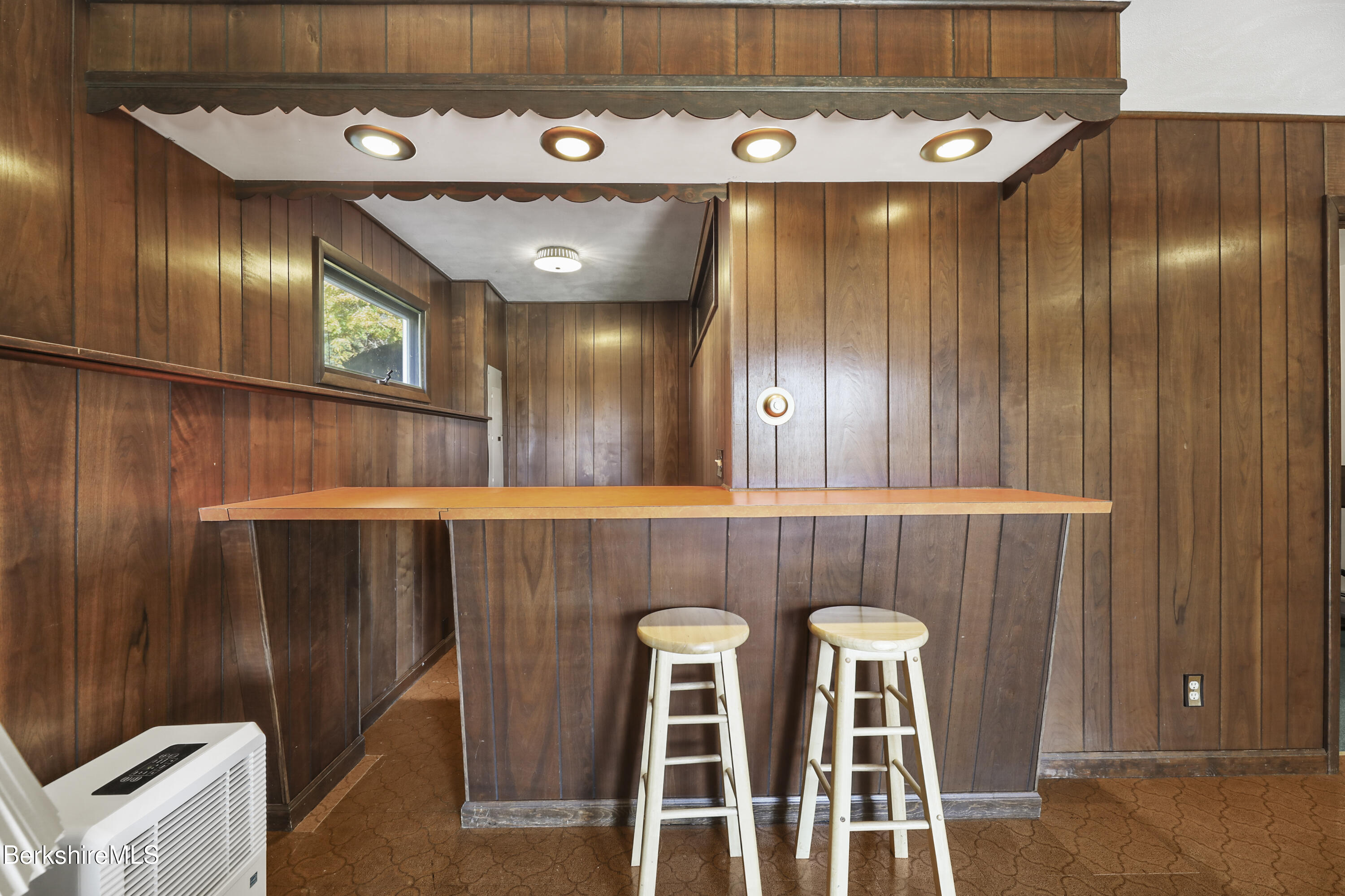 160 Paul Dr