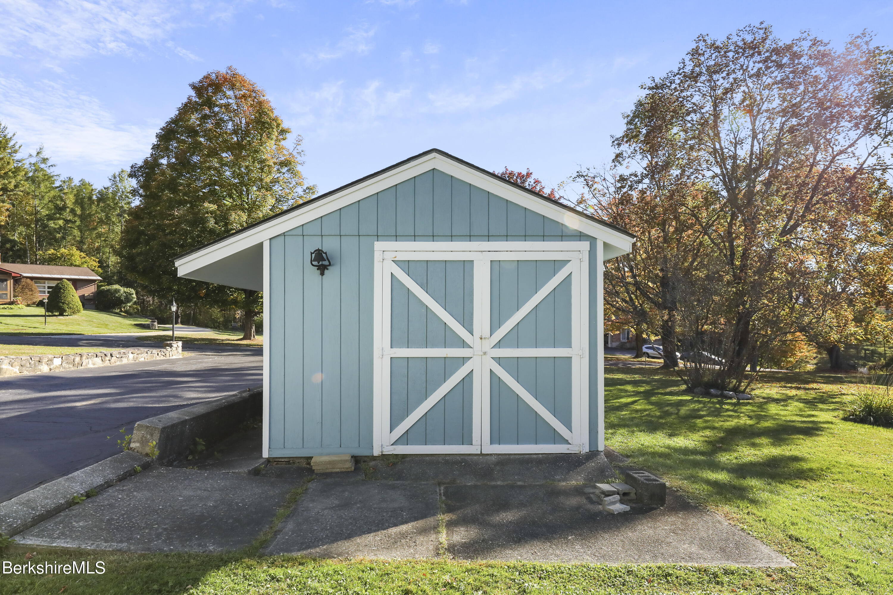 160 Paul Dr