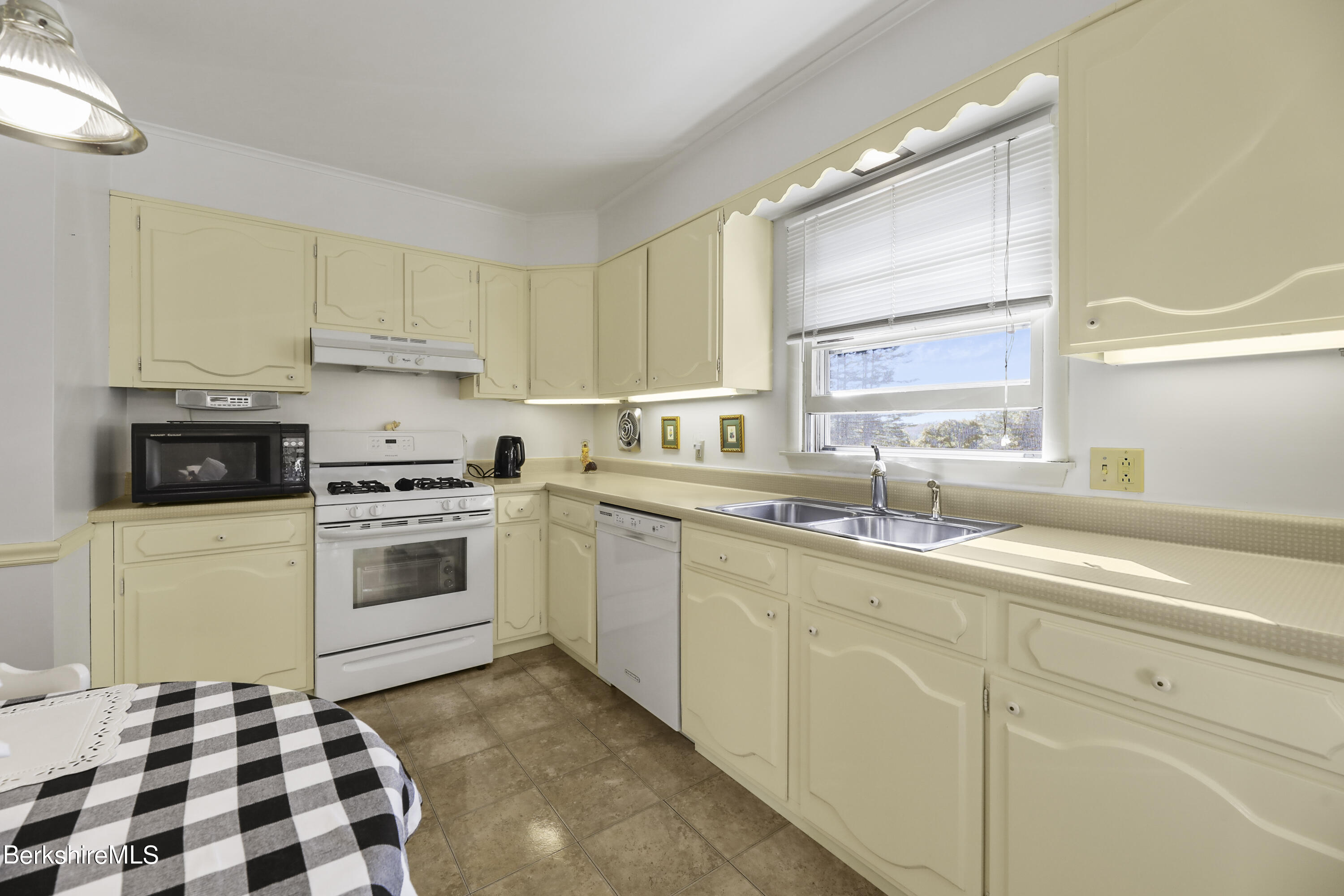 160 Paul Dr