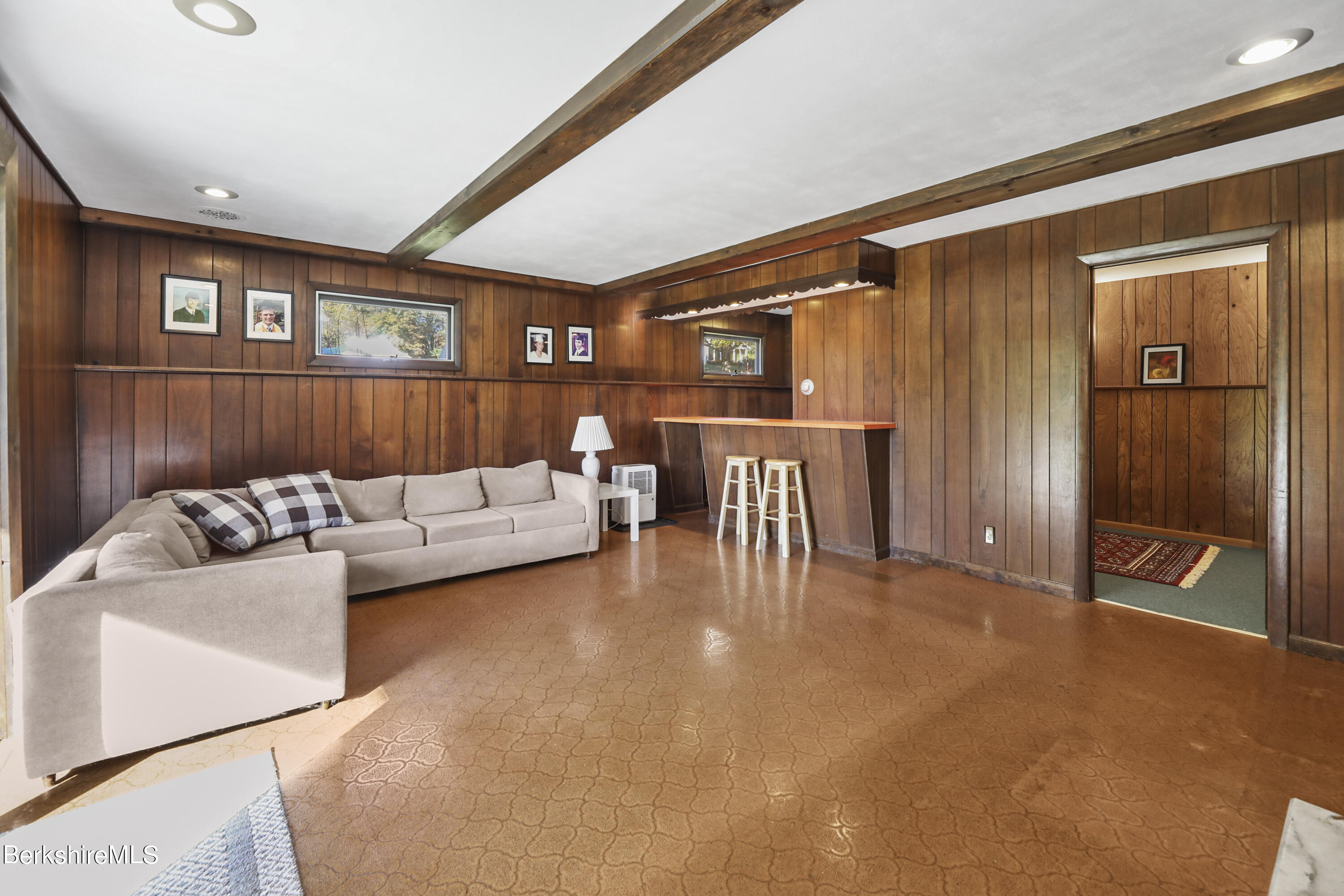 160 Paul Dr