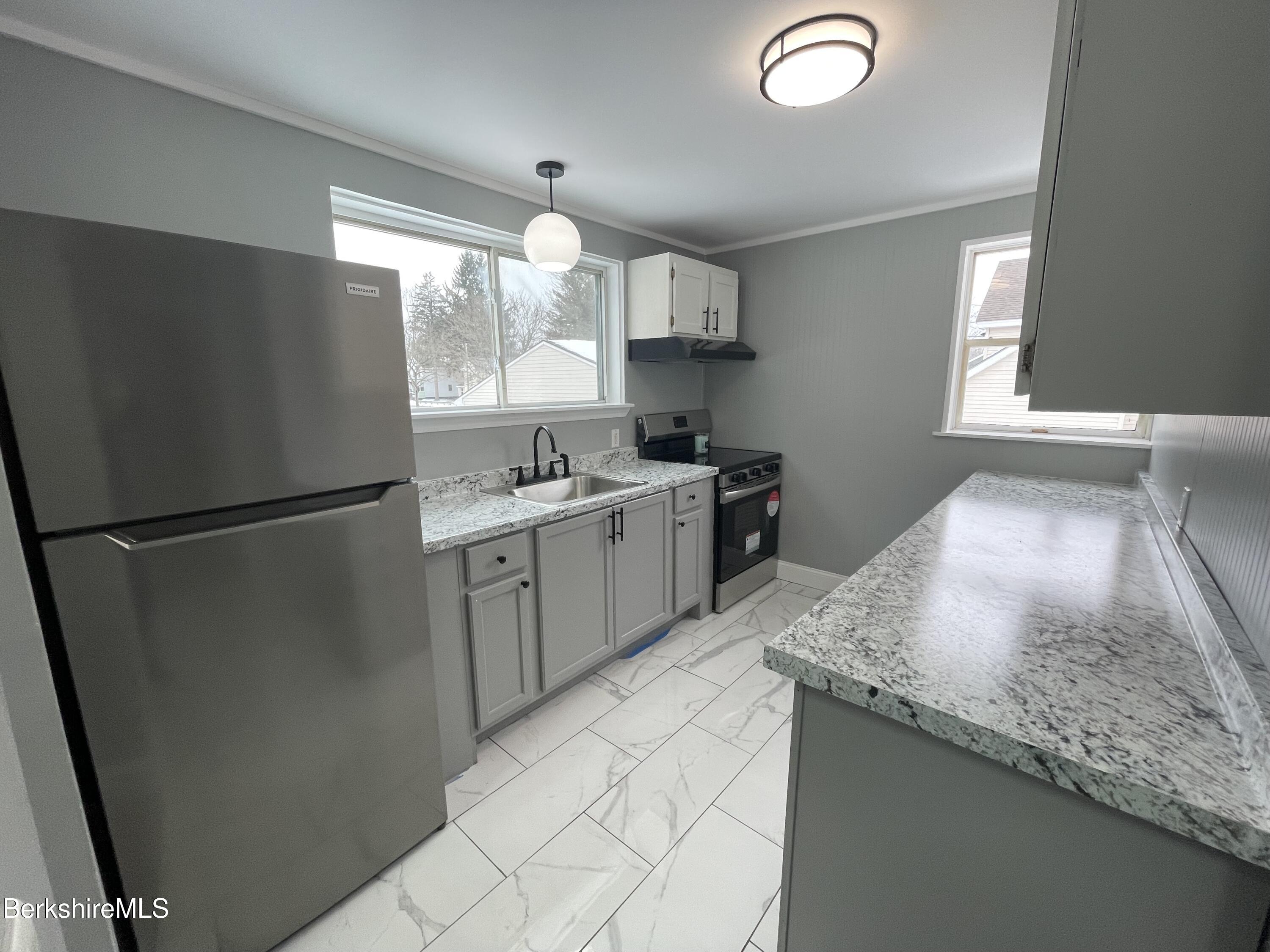 283-285 Francis Ave