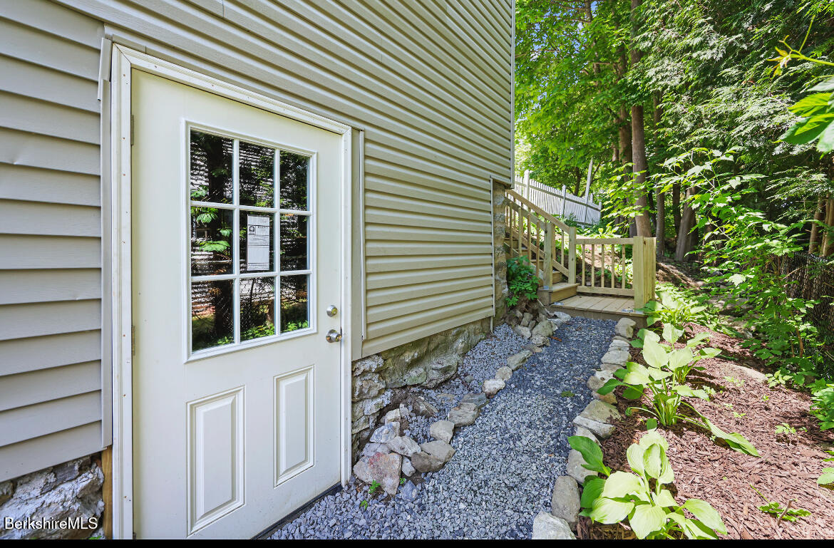 127 housatonic St