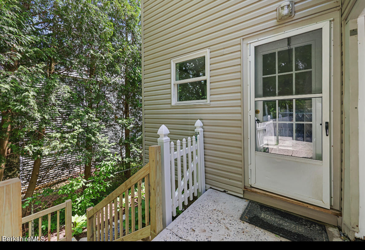 127 housatonic St