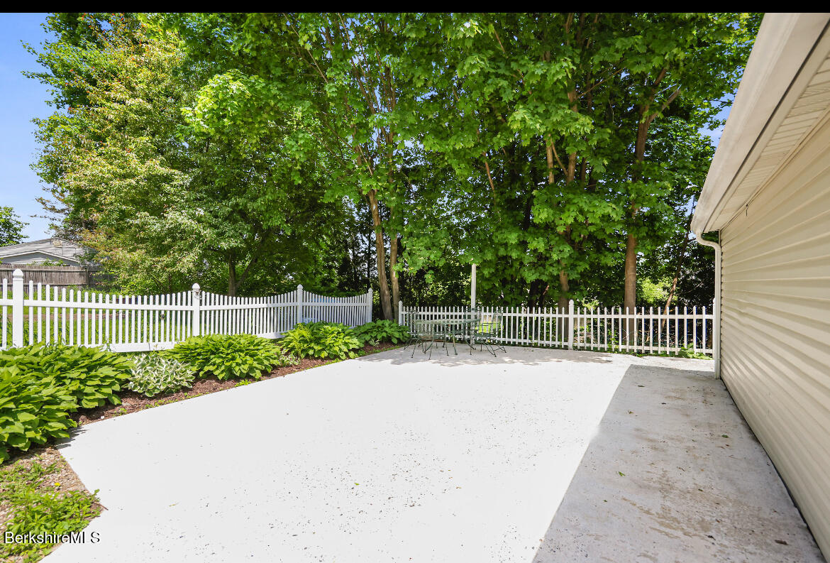 127 housatonic St