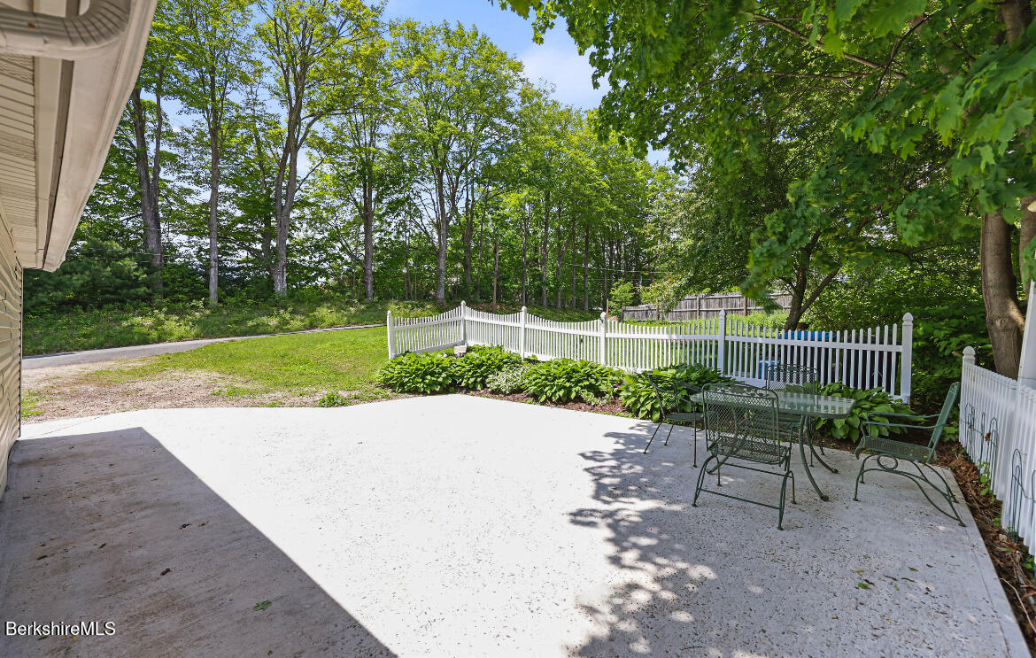 127 housatonic St