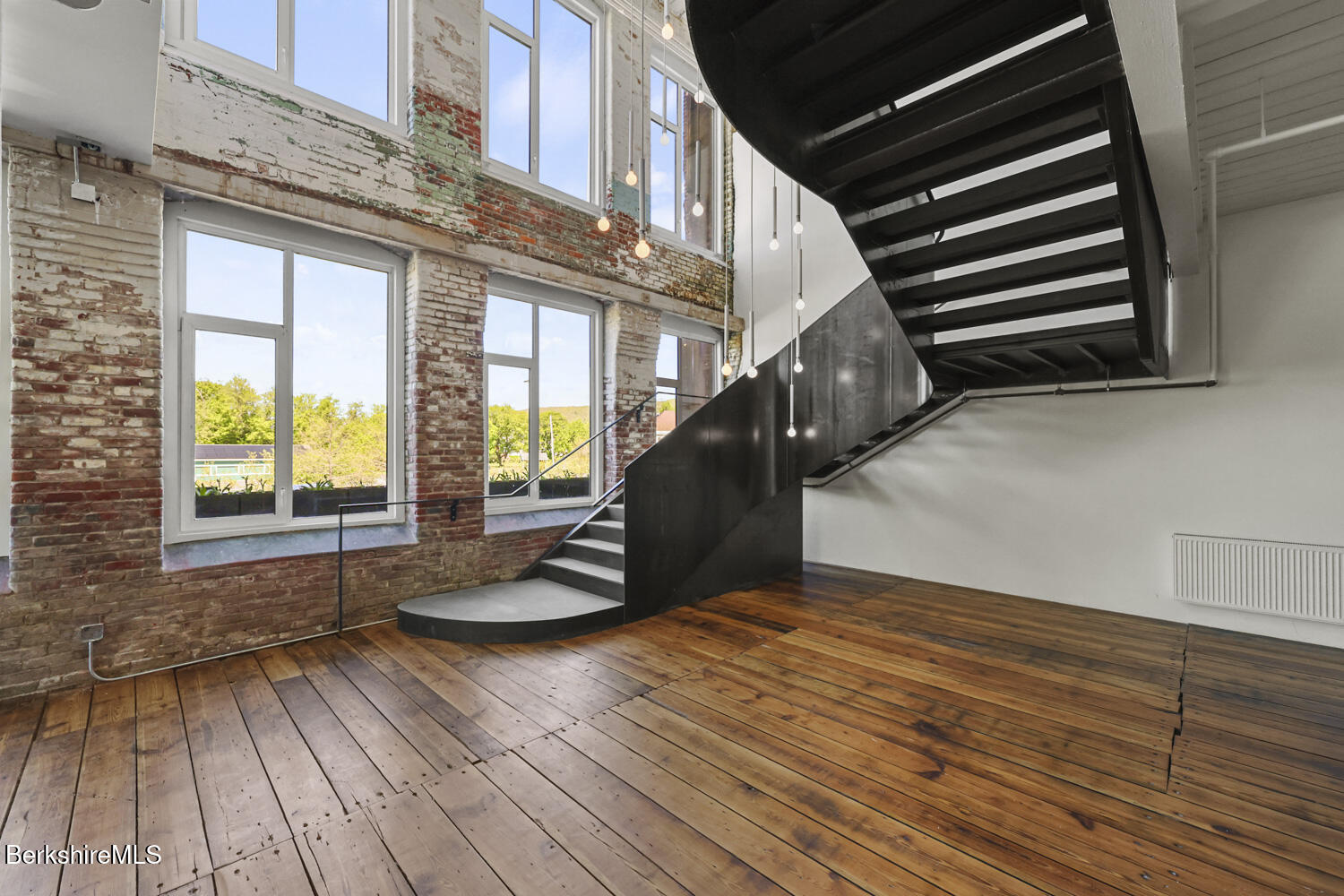 520 State Rd, 204