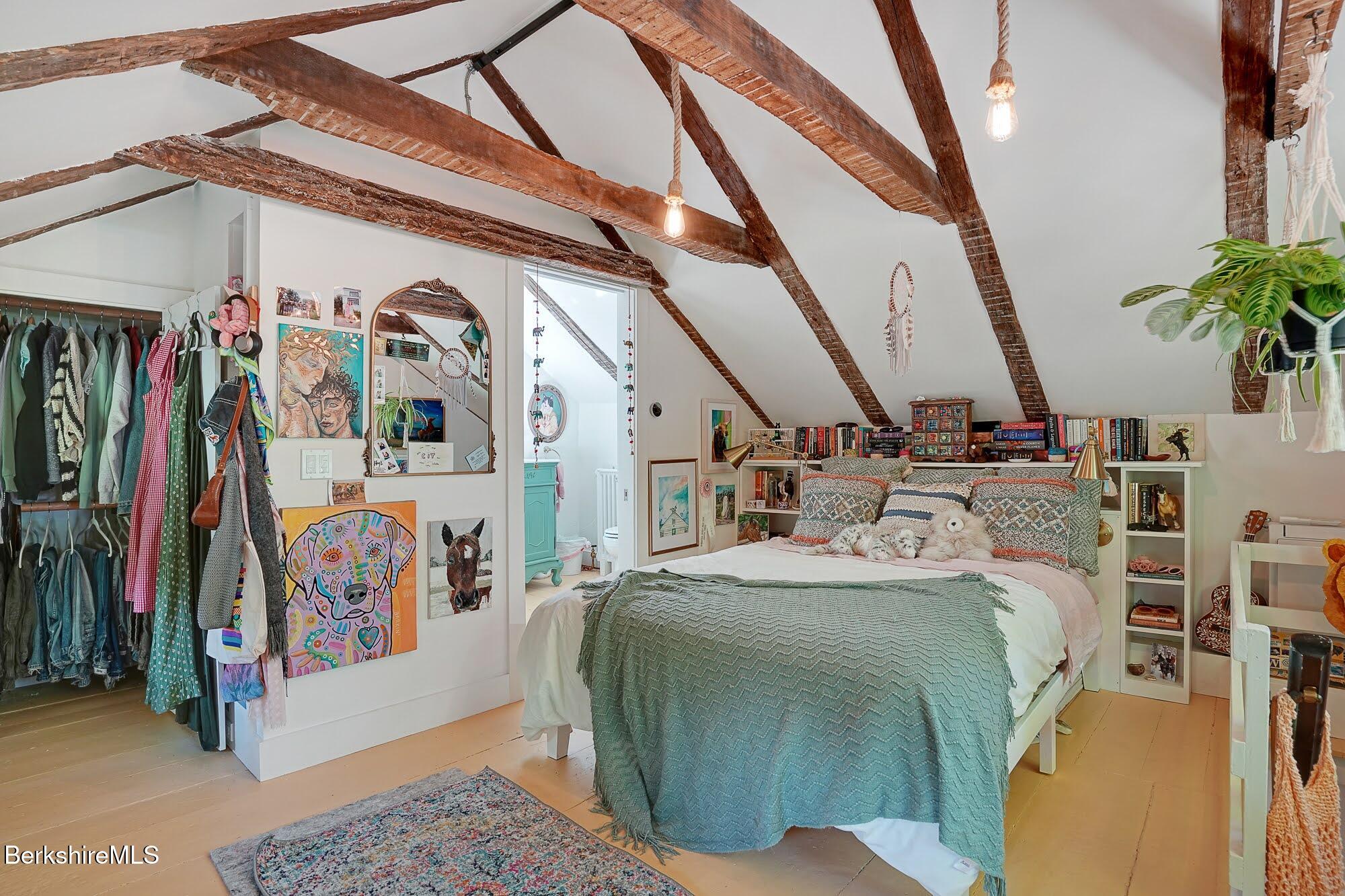 213 Egremont Plain Rd