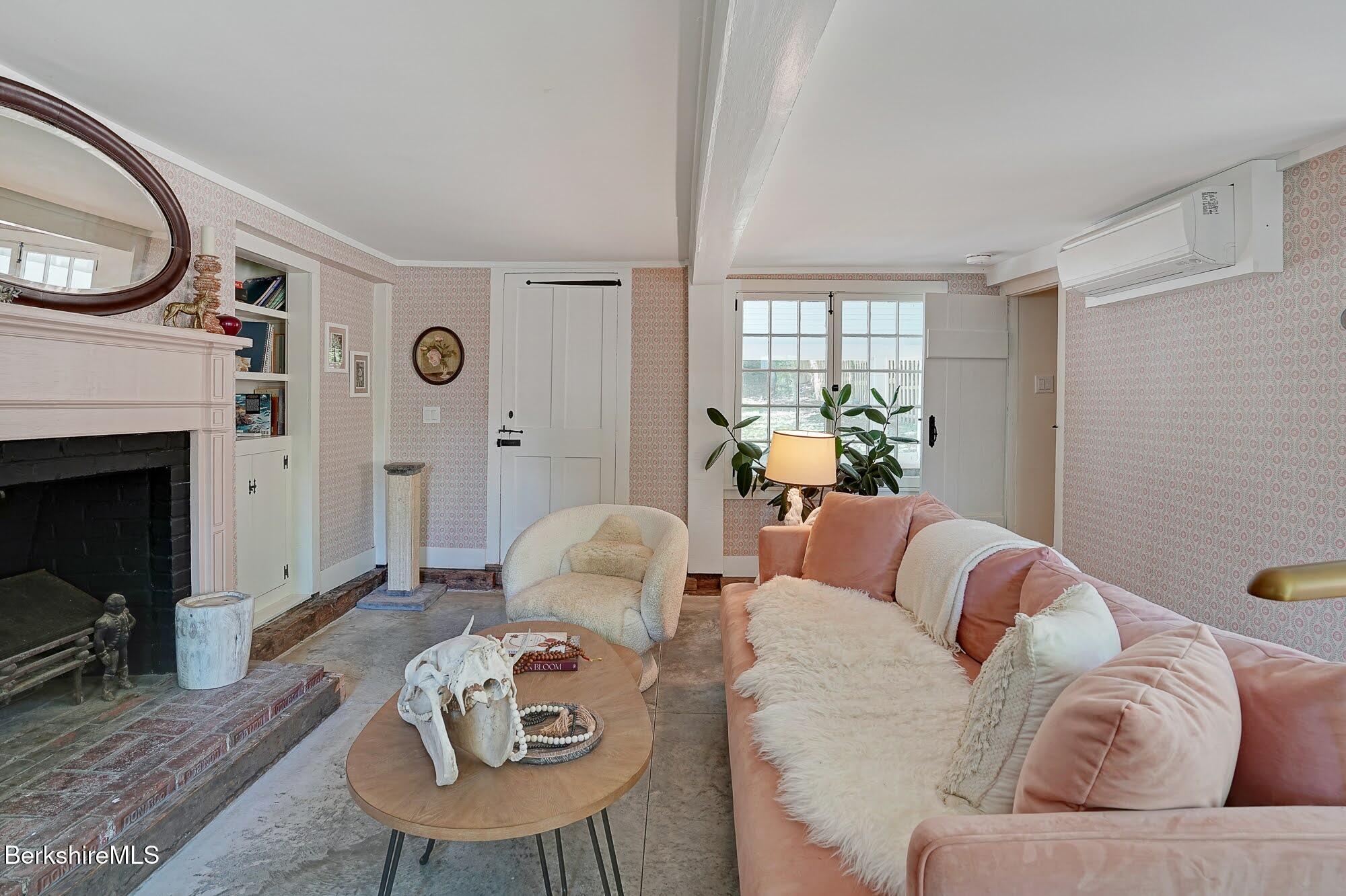 213 Egremont Plain Rd