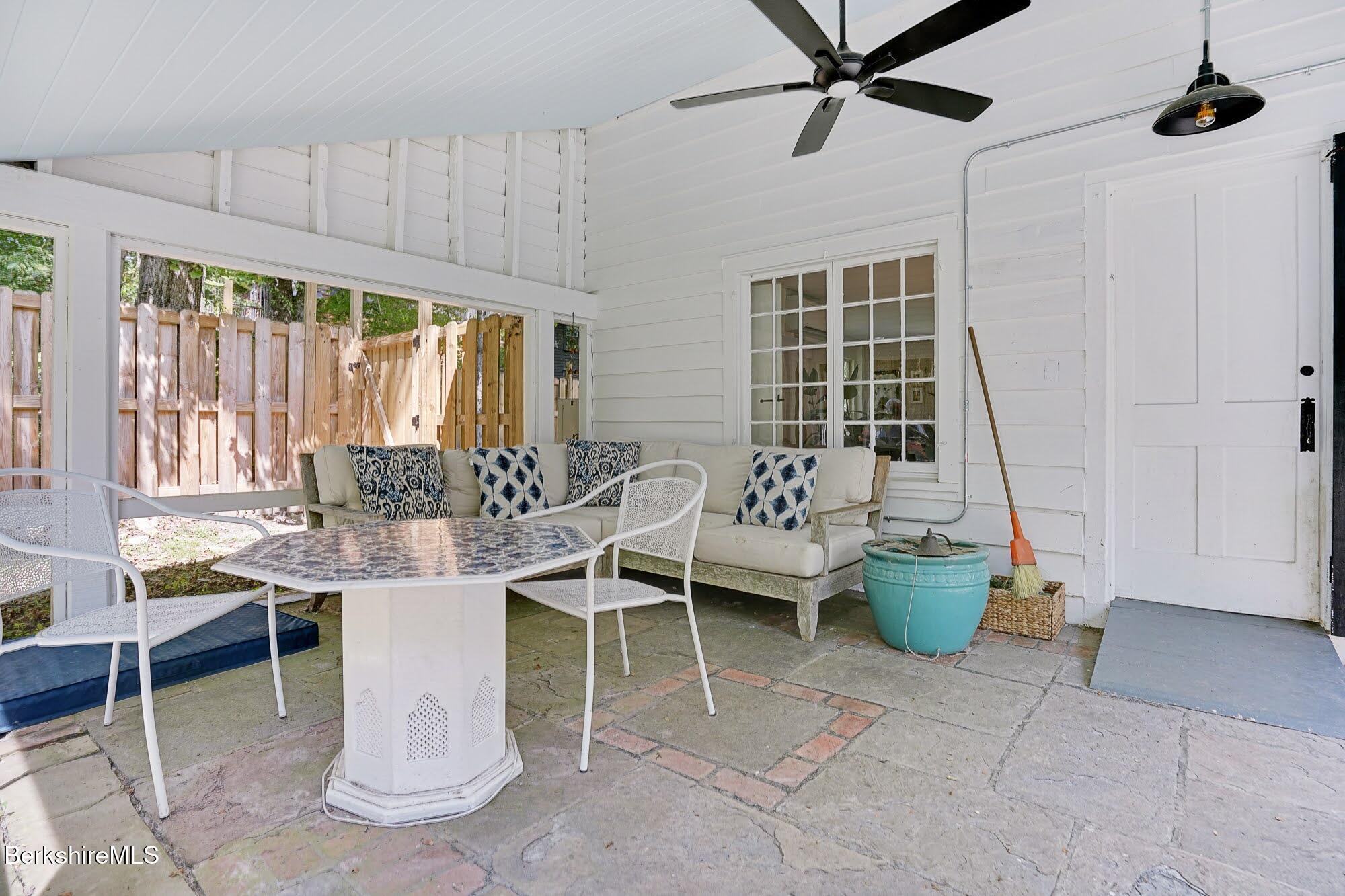 213 Egremont Plain Rd