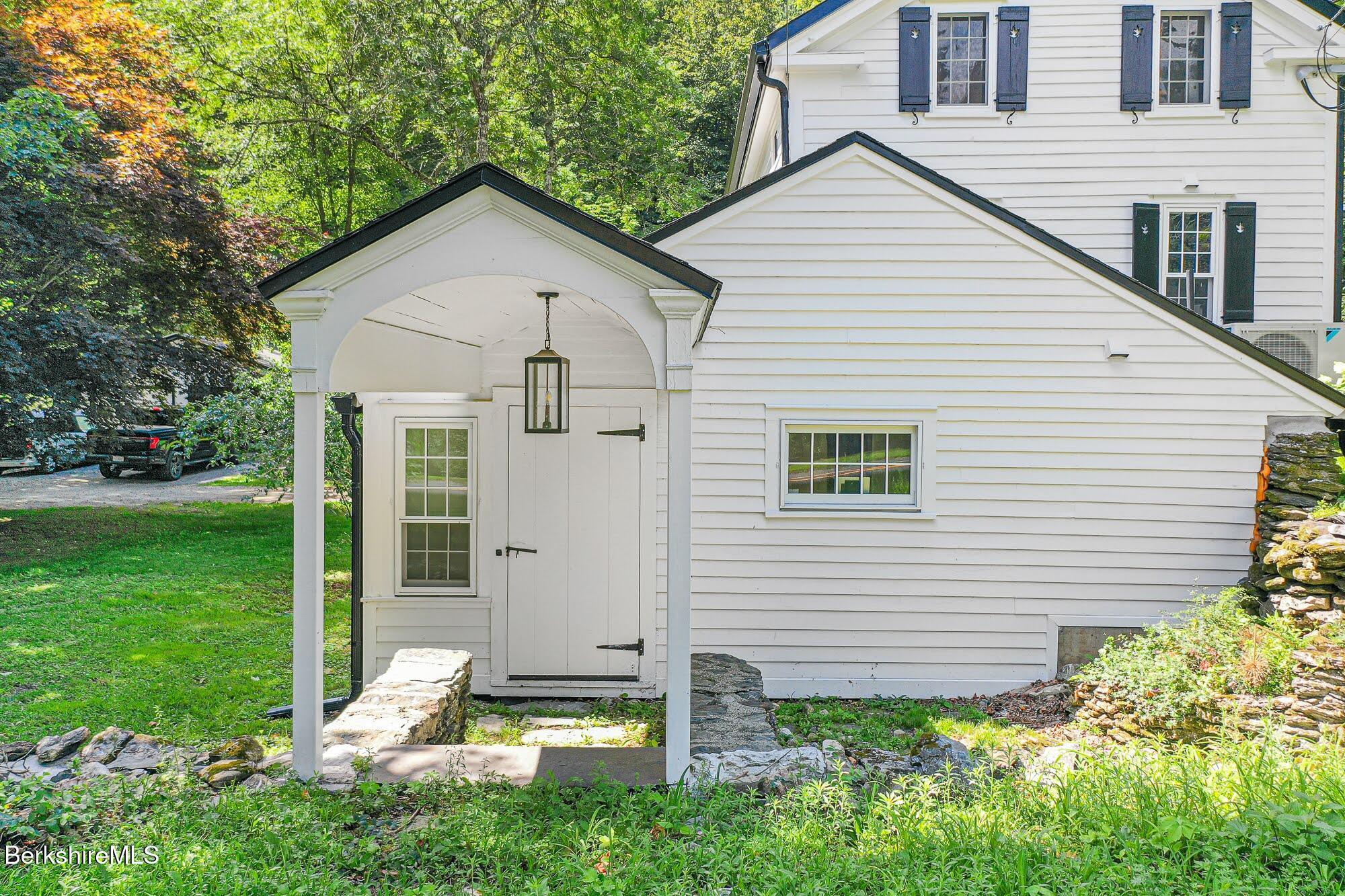 213 Egremont Plain Rd