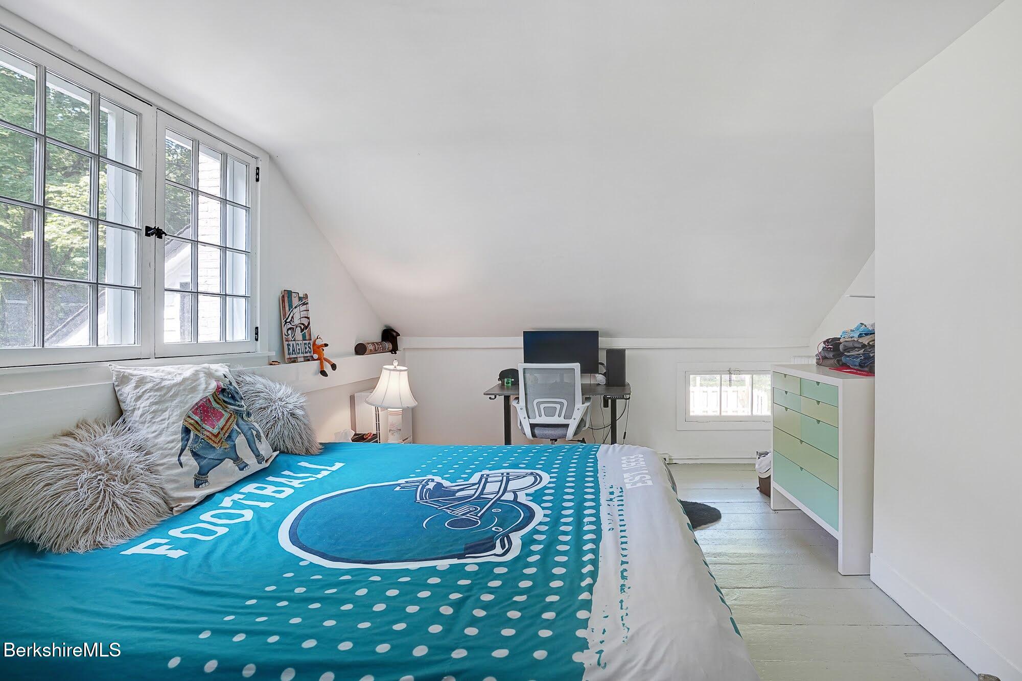 213 Egremont Plain Rd