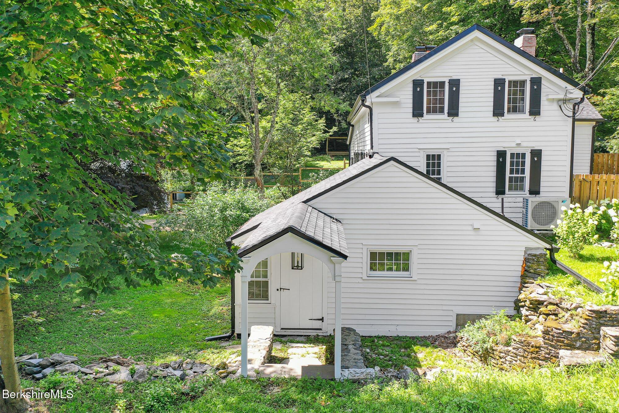 213 Egremont Plain Rd