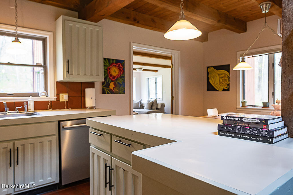 1872 South Undermountain Rd