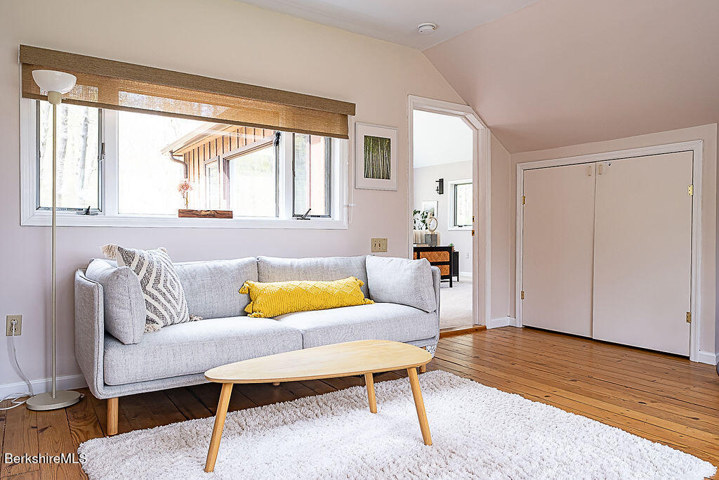 1872 South Undermountain Rd