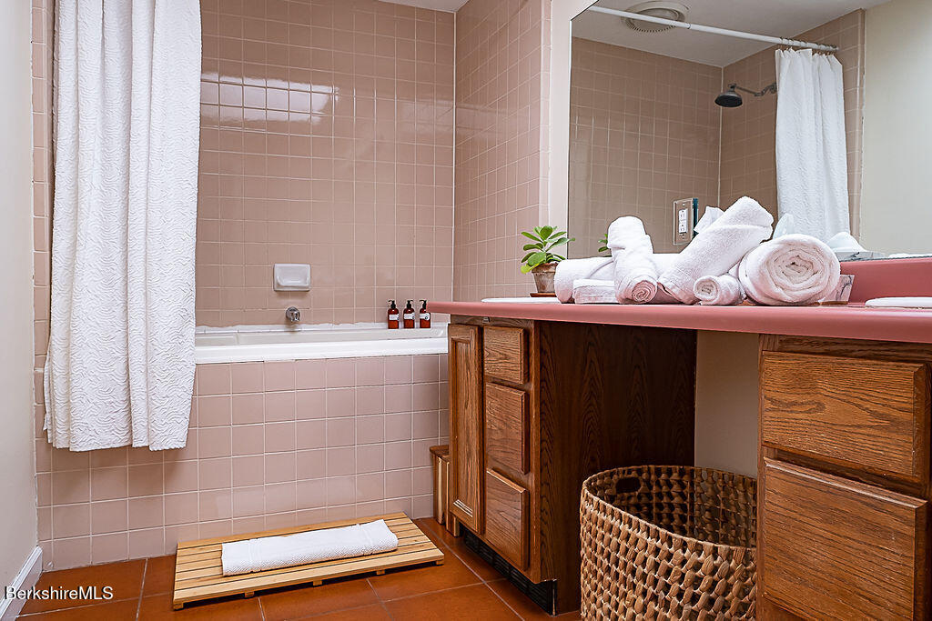 1872 South Undermountain Rd