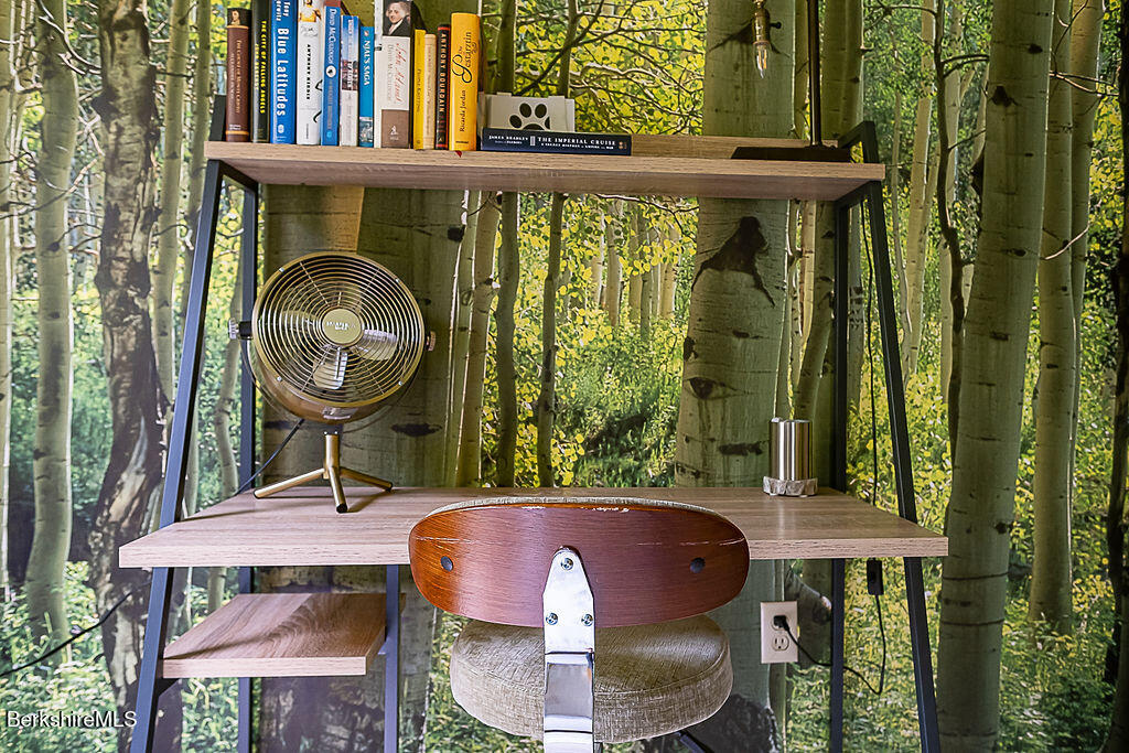 1872 South Undermountain Rd