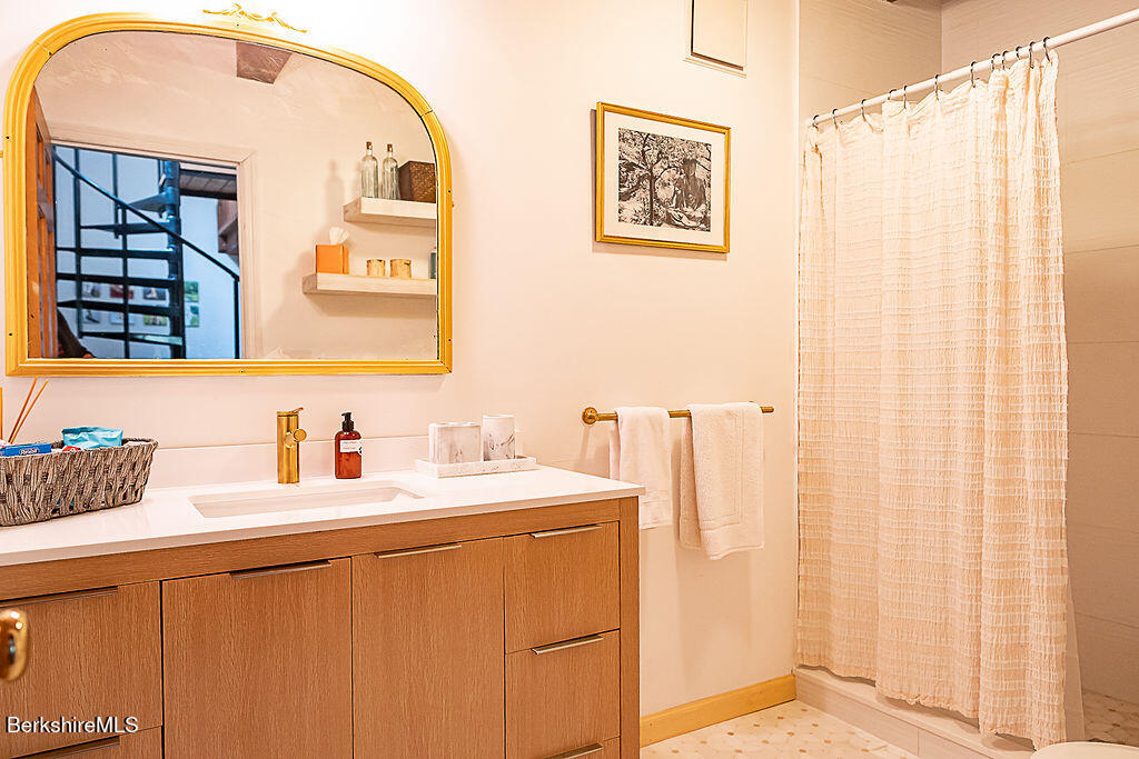 1872 South Undermountain Rd