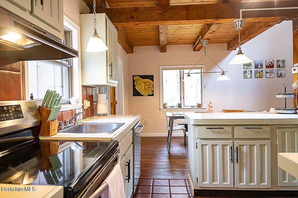 1872 South Undermountain Rd