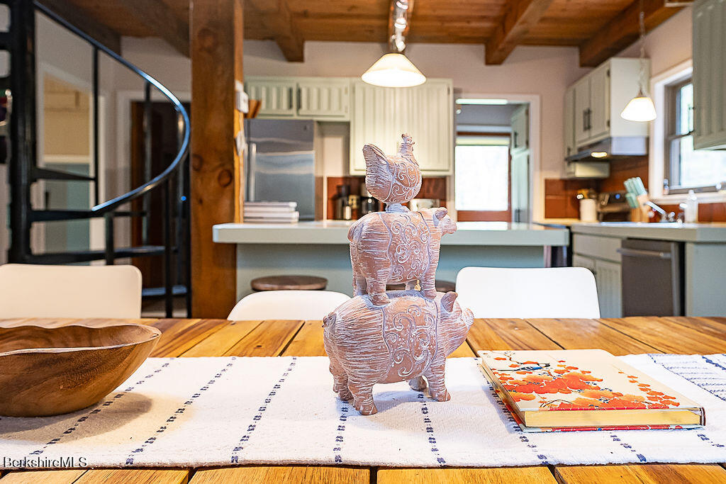 1872 South Undermountain Rd