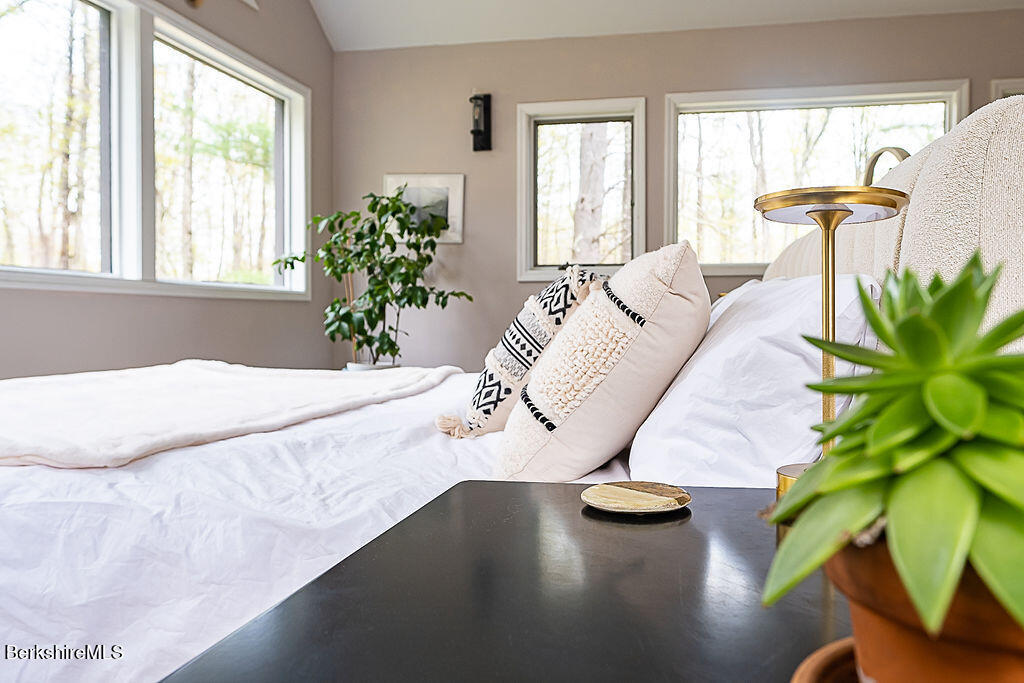 1872 South Undermountain Rd