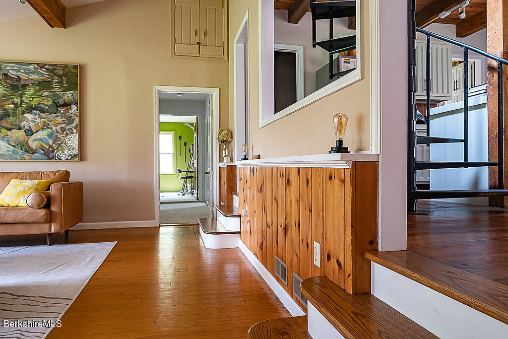 1872 South Undermountain Rd