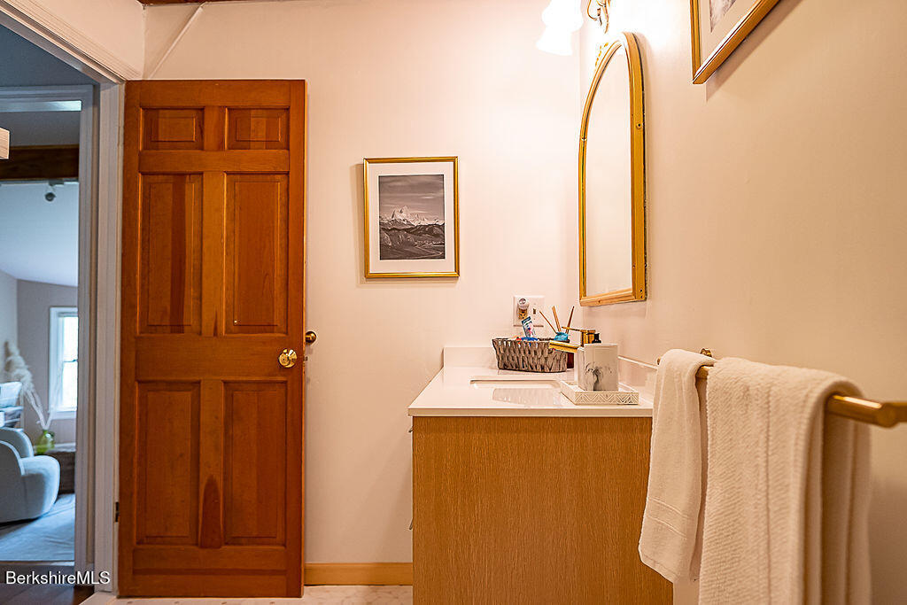 1872 South Undermountain Rd