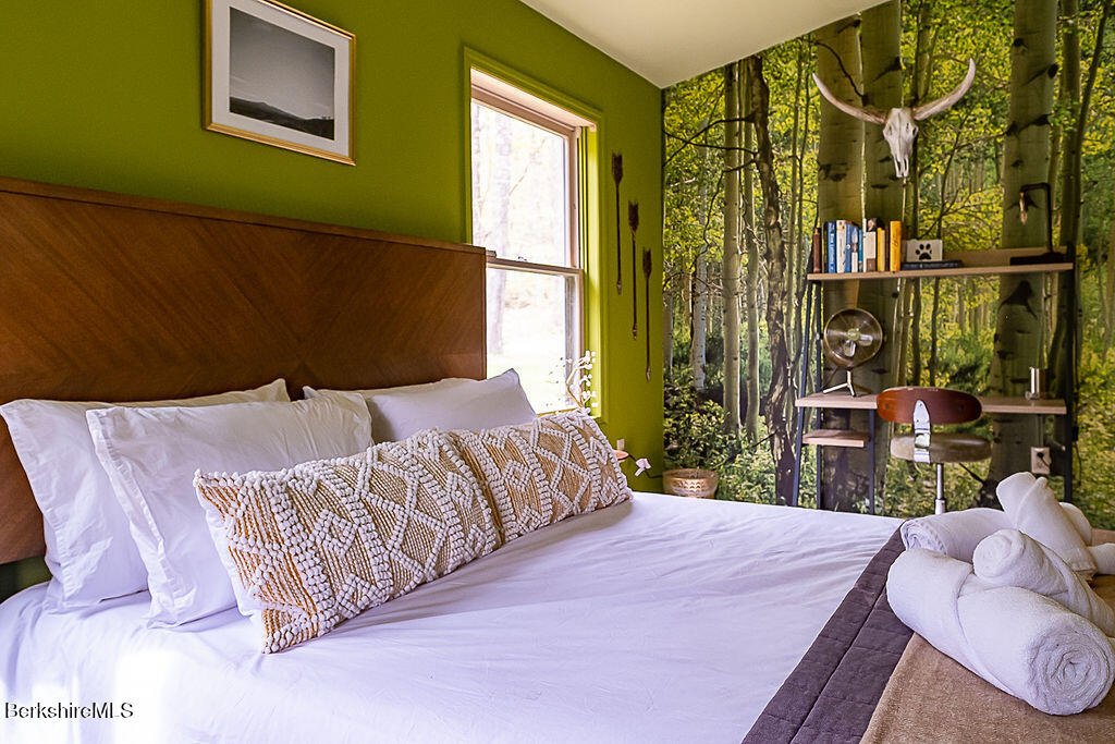 1872 South Undermountain Rd