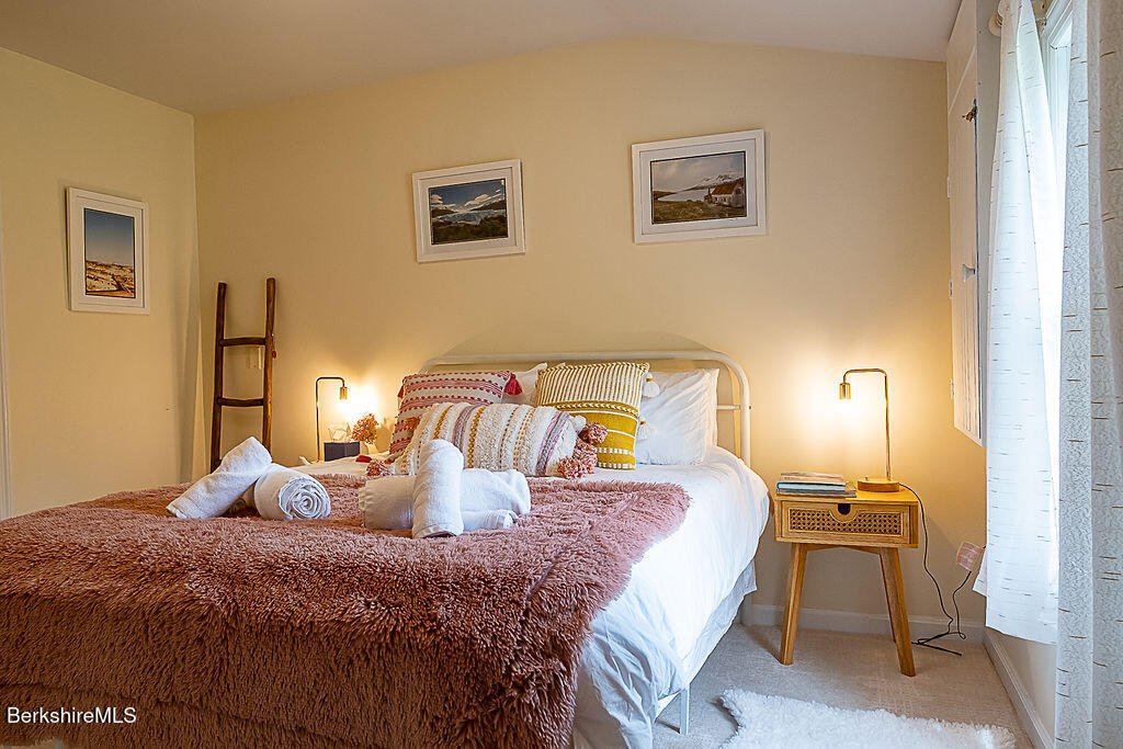 1872 South Undermountain Rd