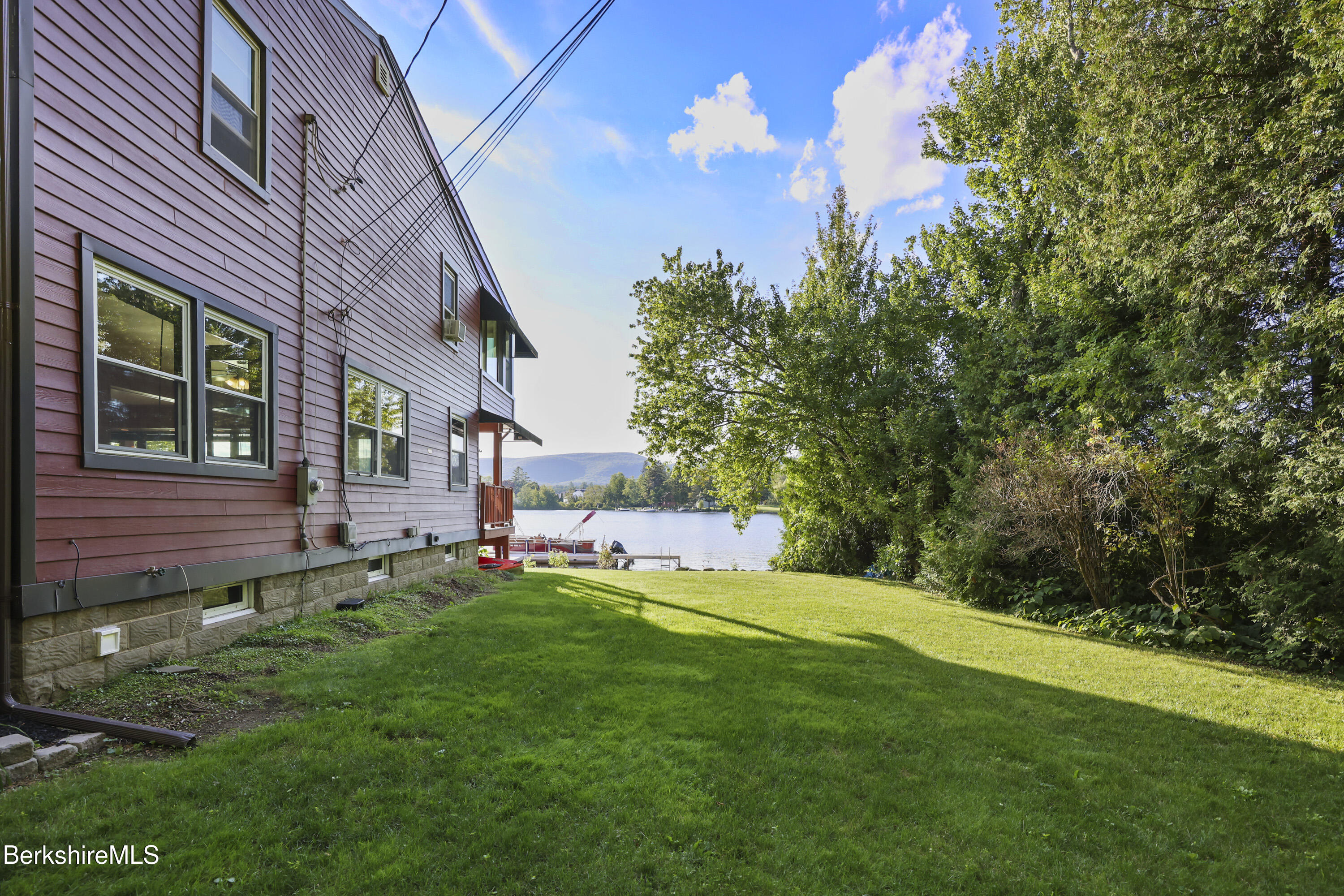 619 Lakeway Dr