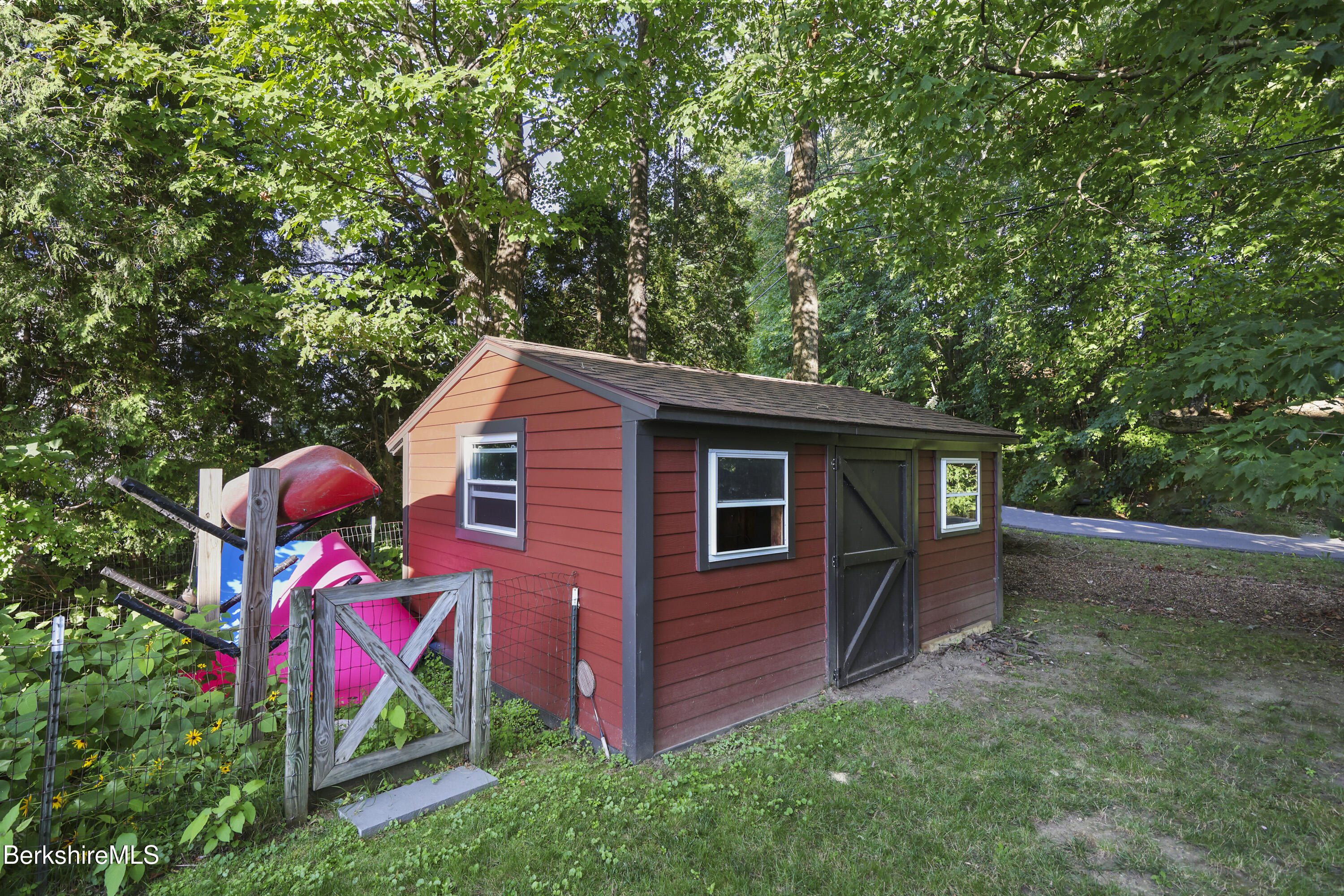 619 Lakeway Dr