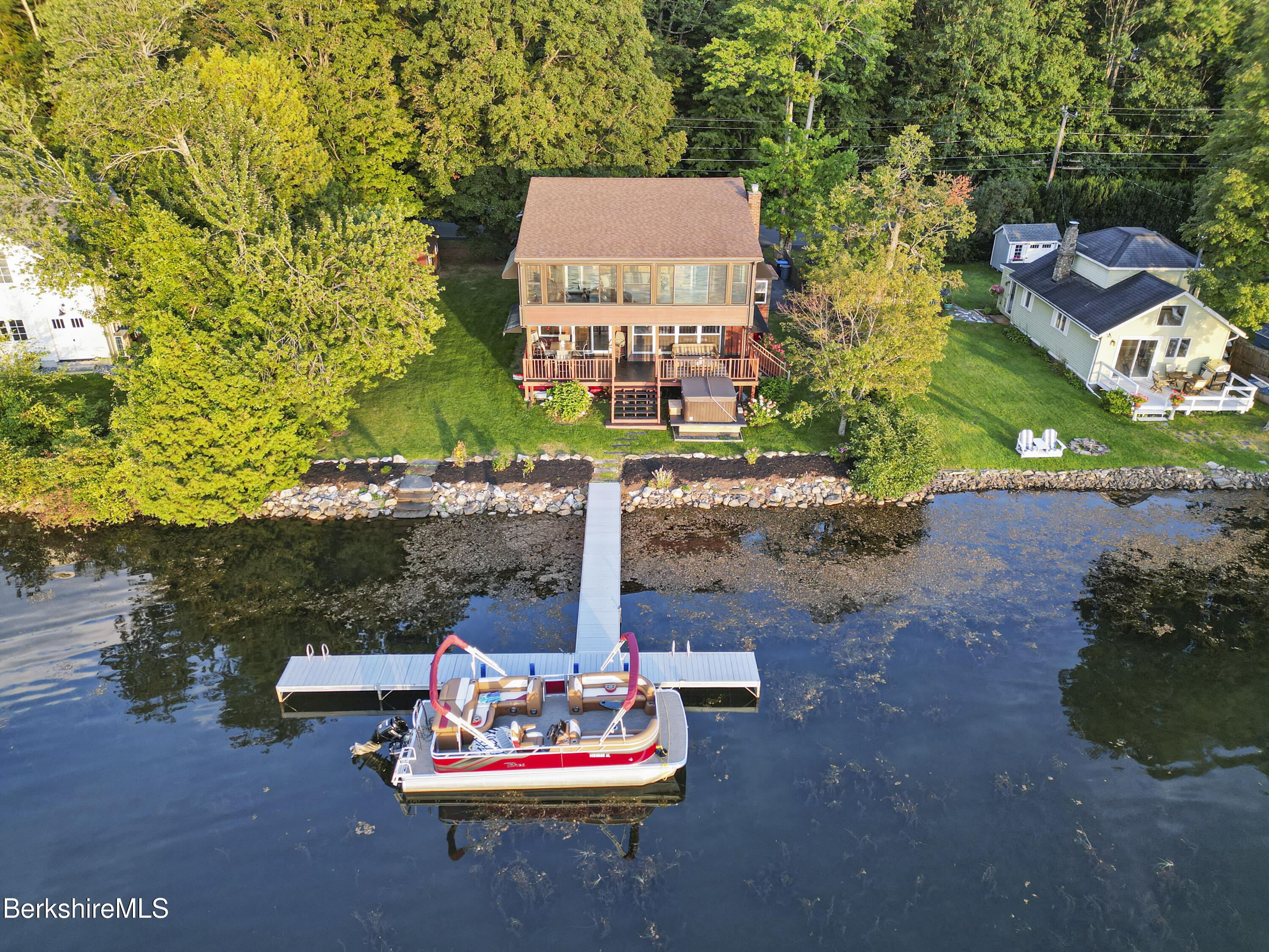 619 Lakeway Dr