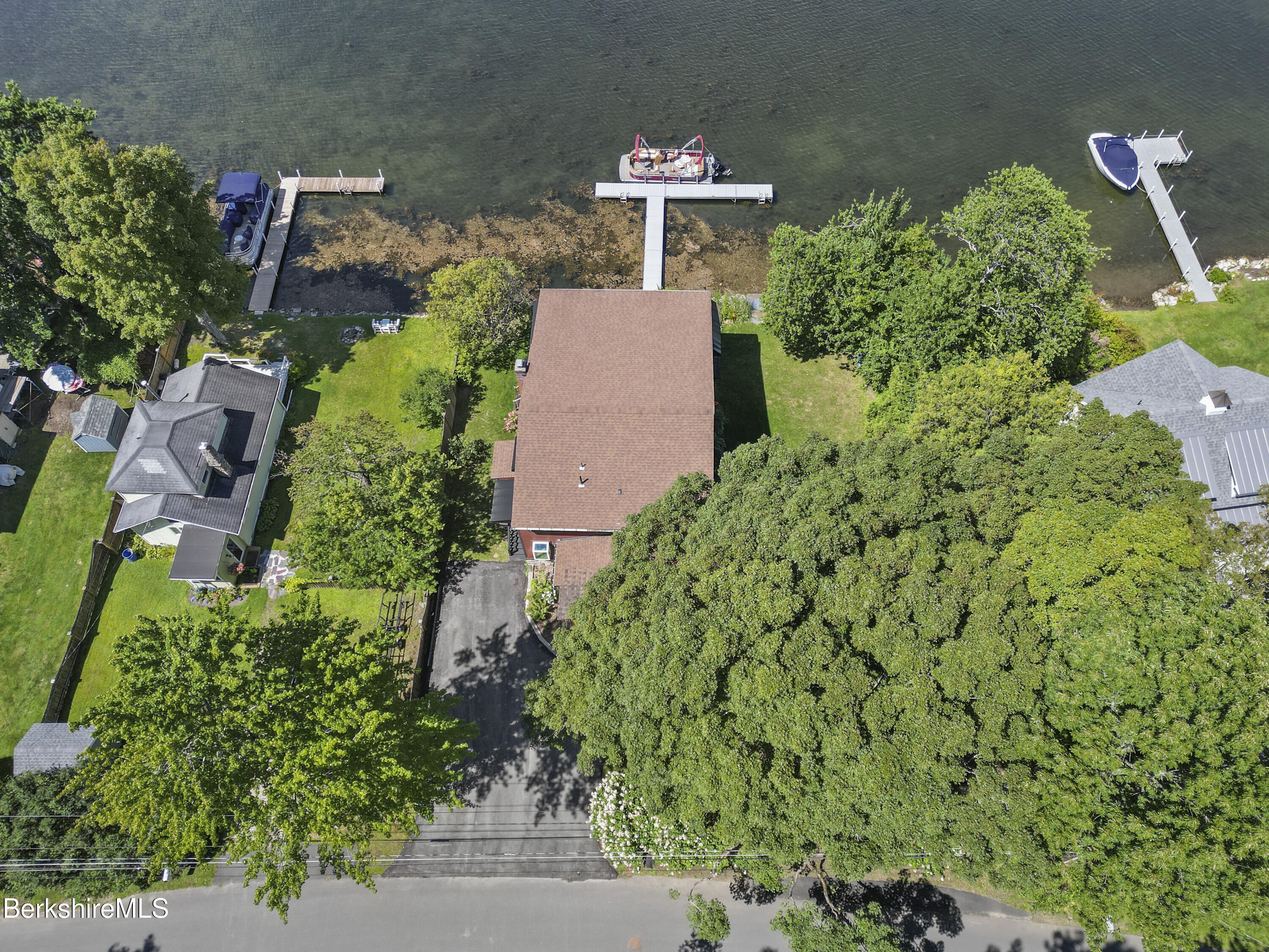 619 Lakeway Dr