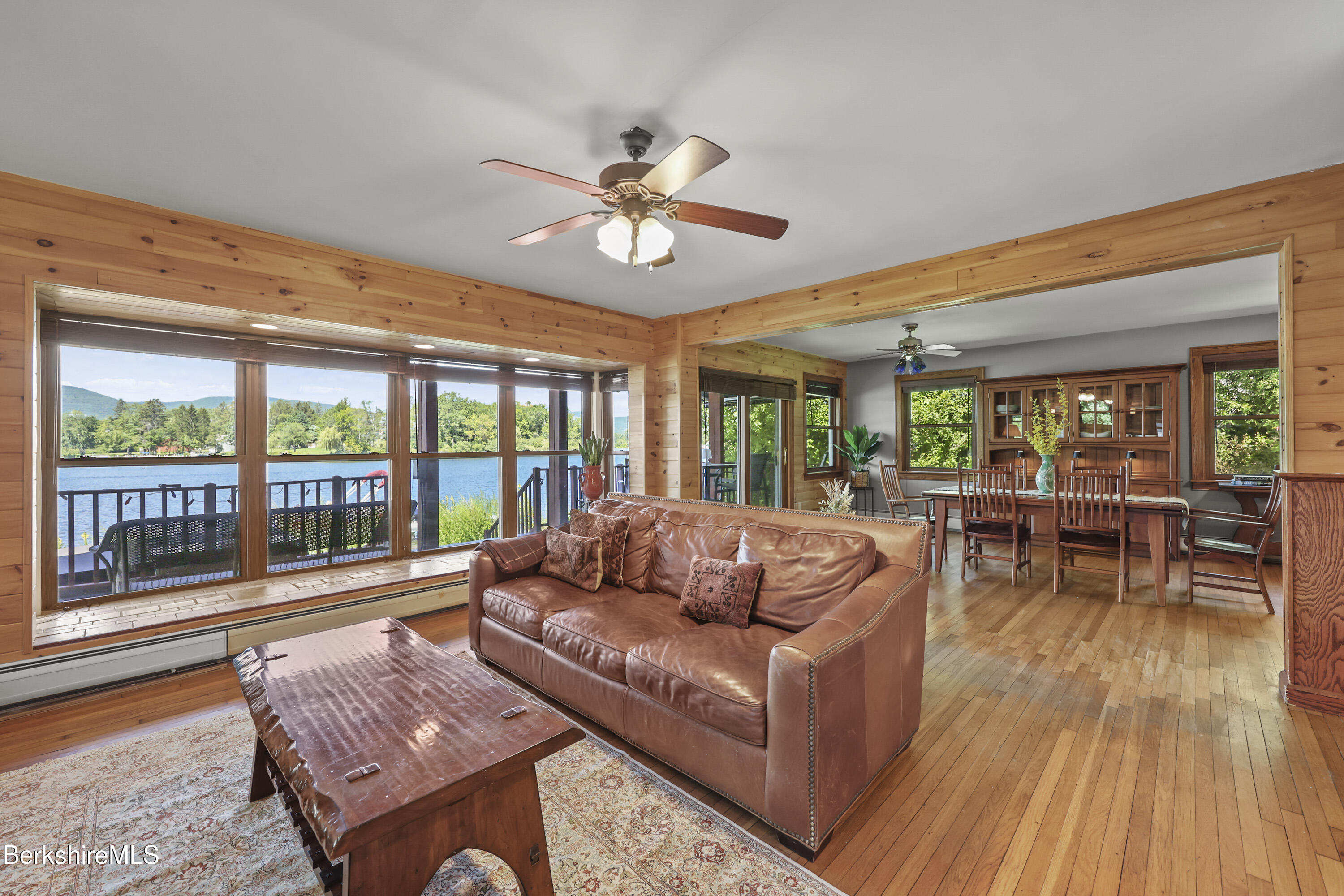 619 Lakeway Dr