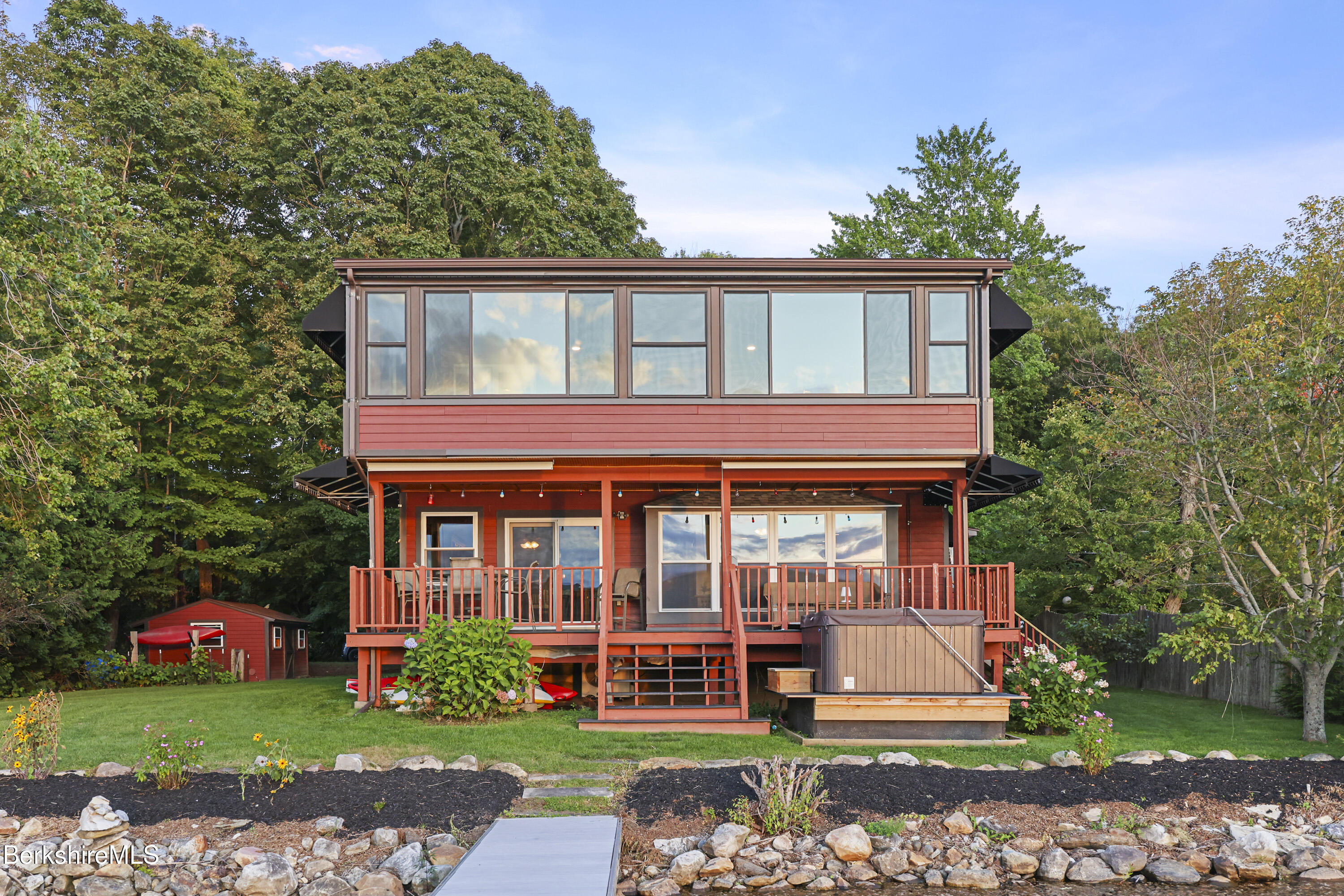 619 Lakeway Dr