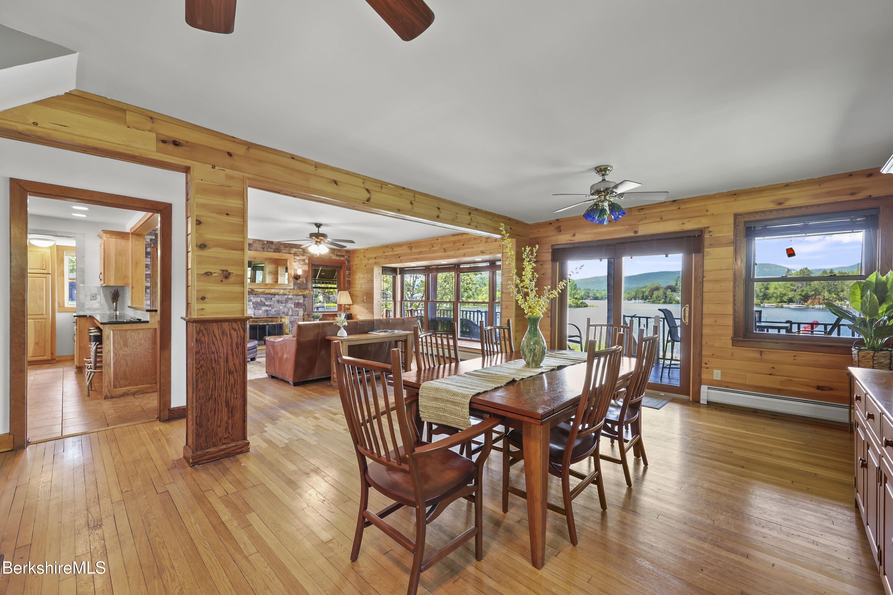 619 Lakeway Dr