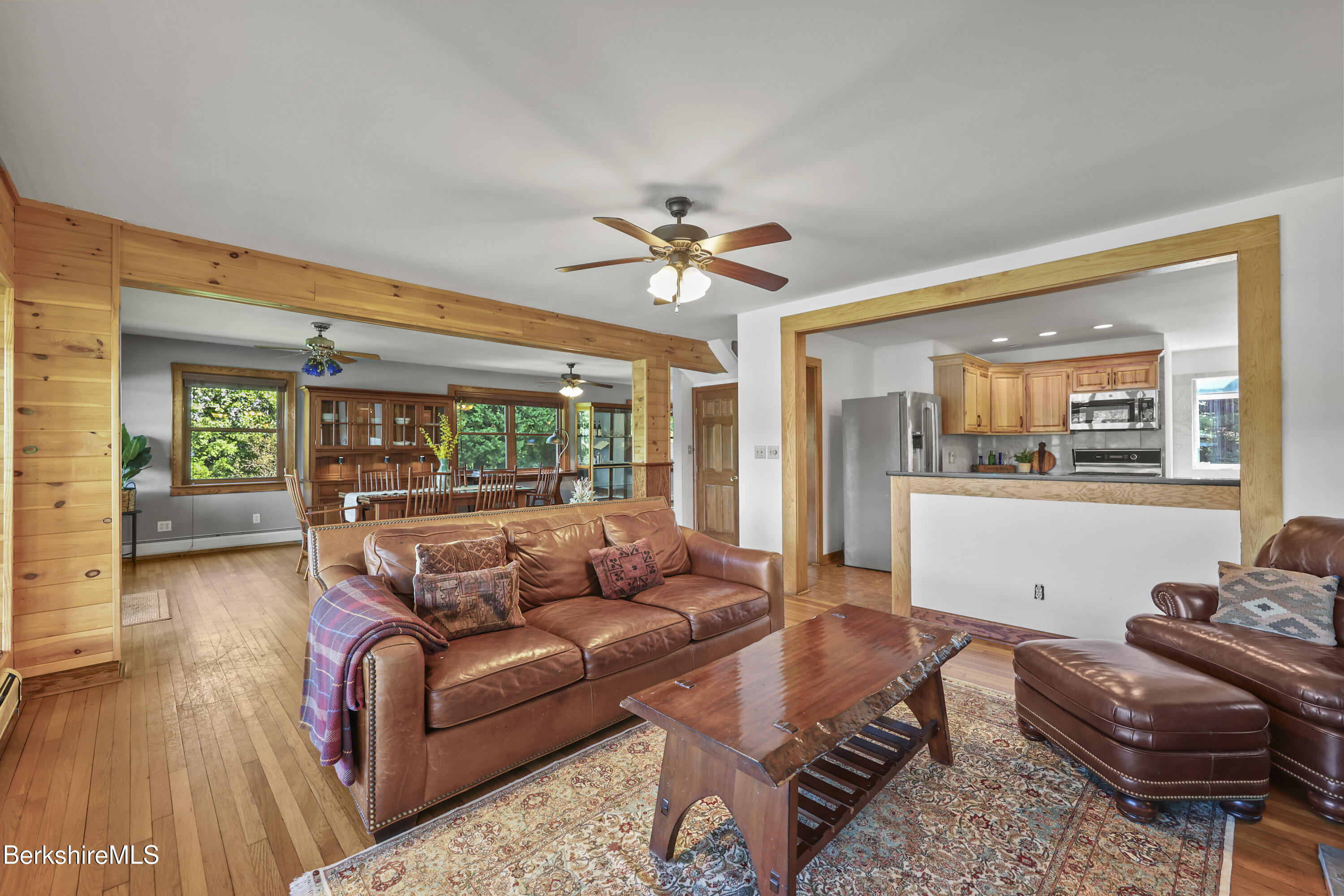 619 Lakeway Dr