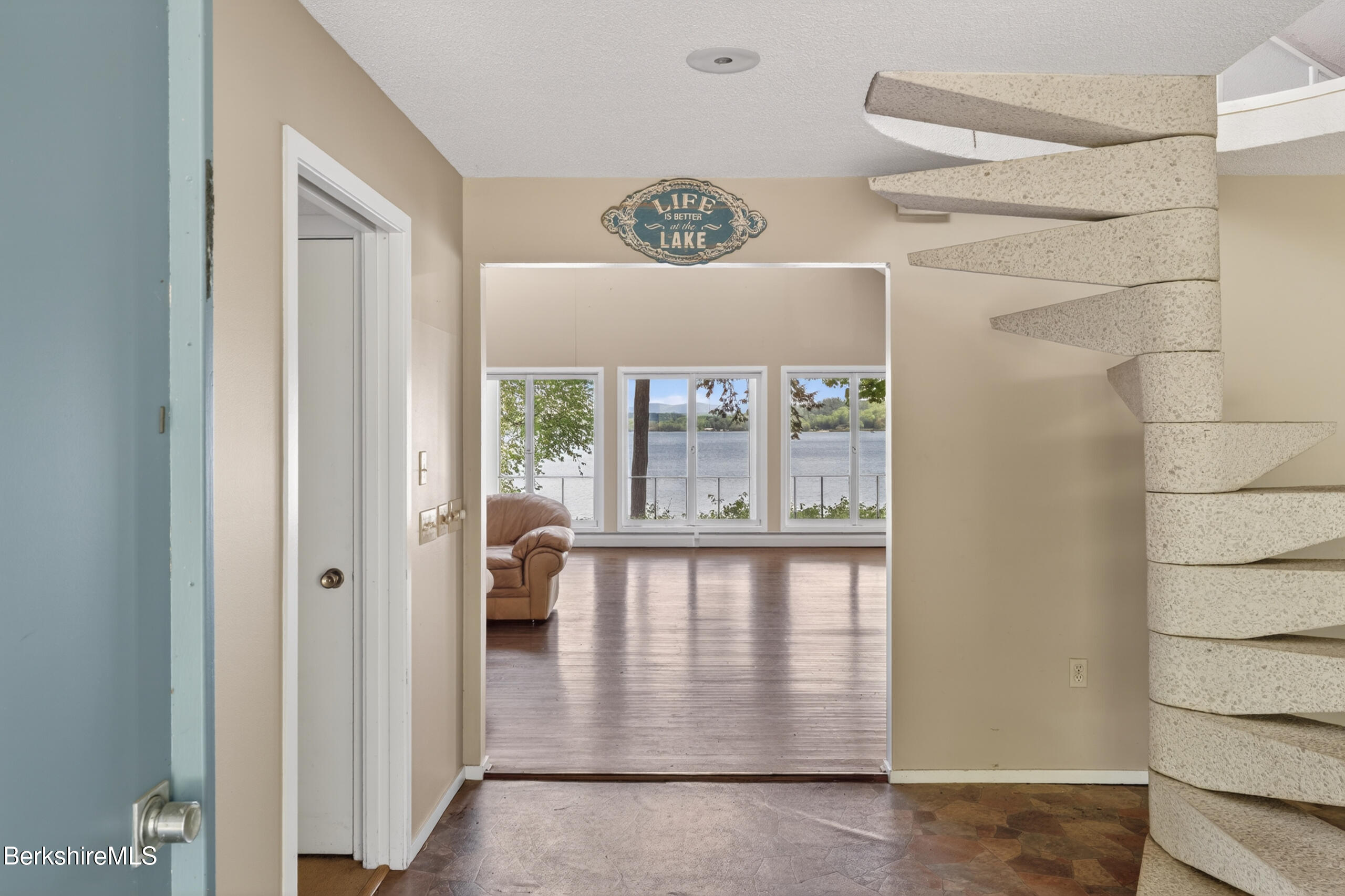 122 Blythewood Dr
