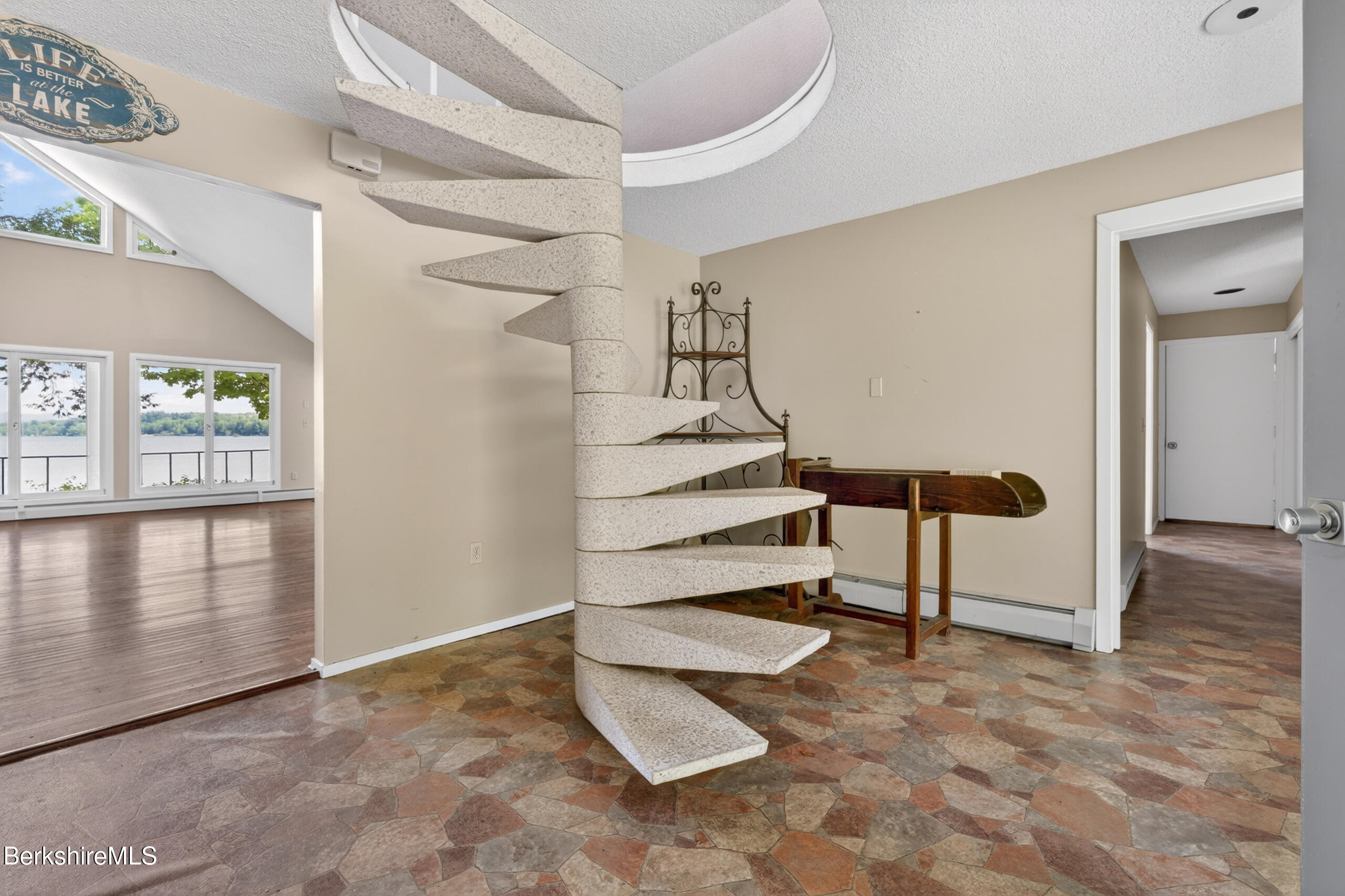 122 Blythewood Dr
