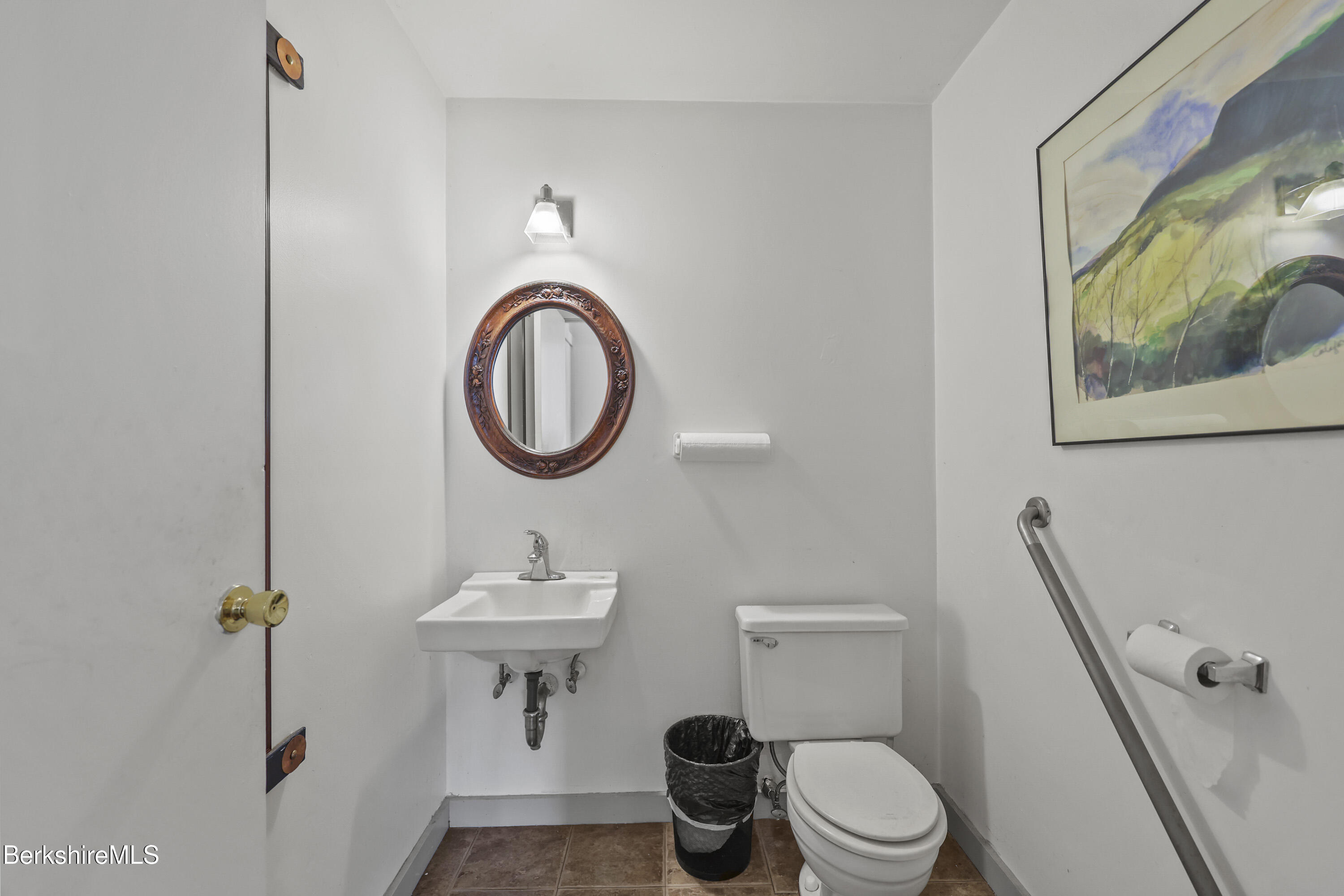 8 Center St