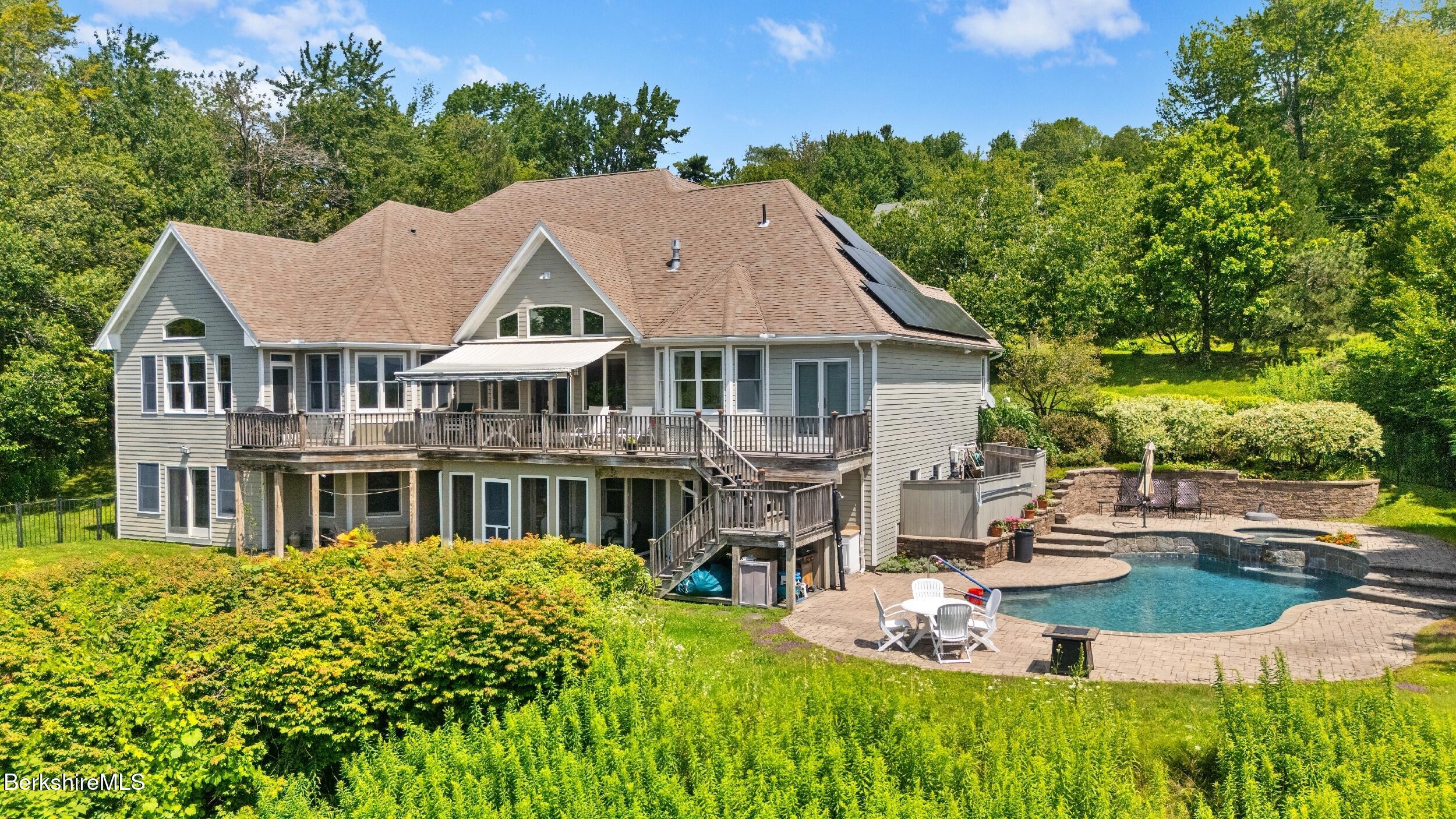10 Lafayette Dr