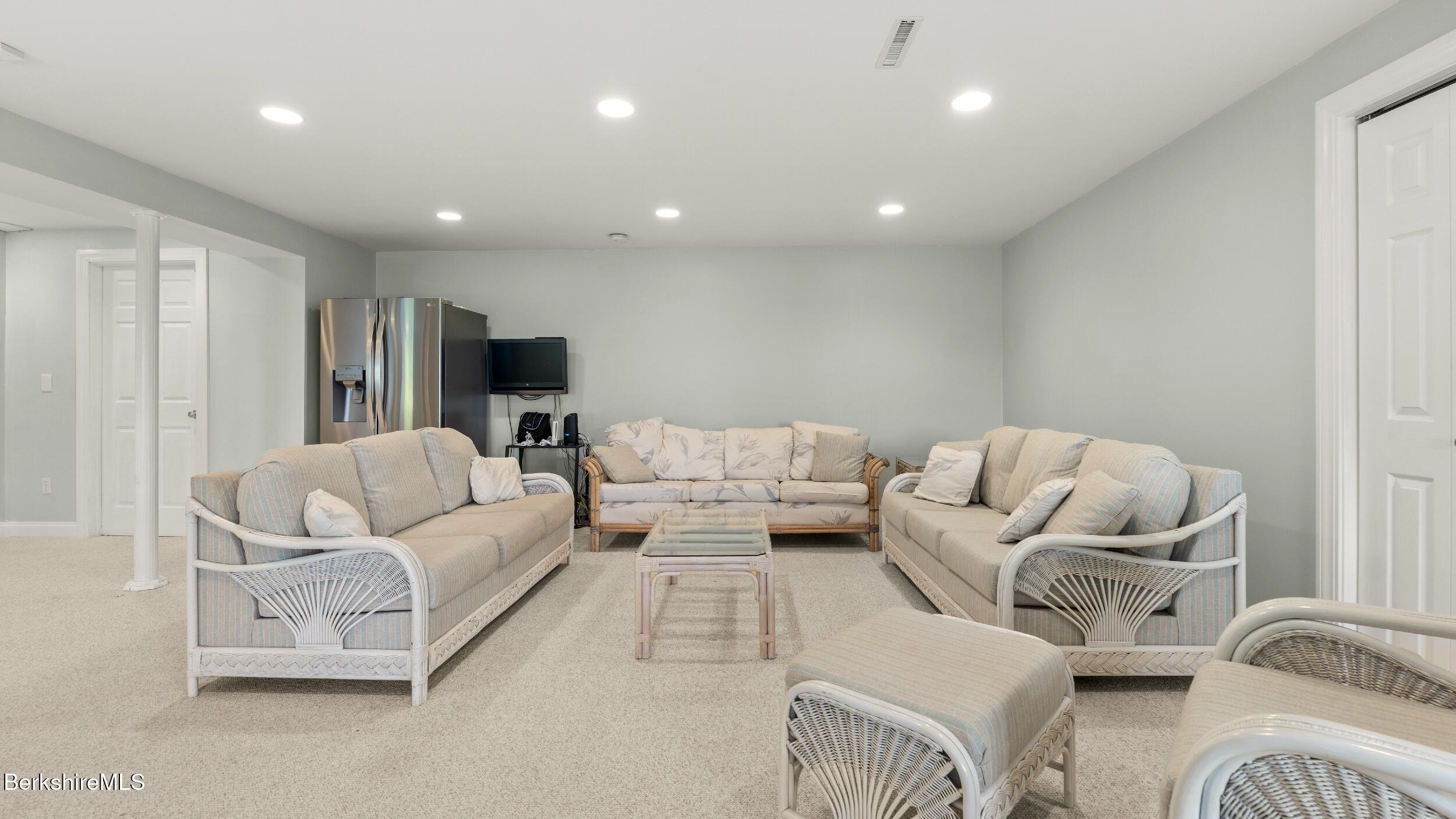 10 Lafayette Dr