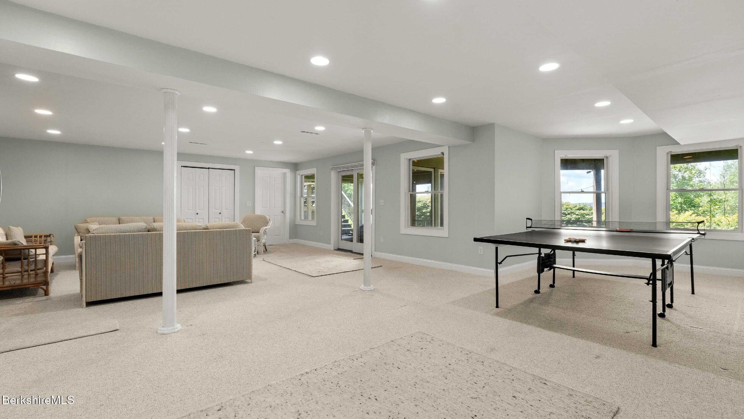 10 Lafayette Dr