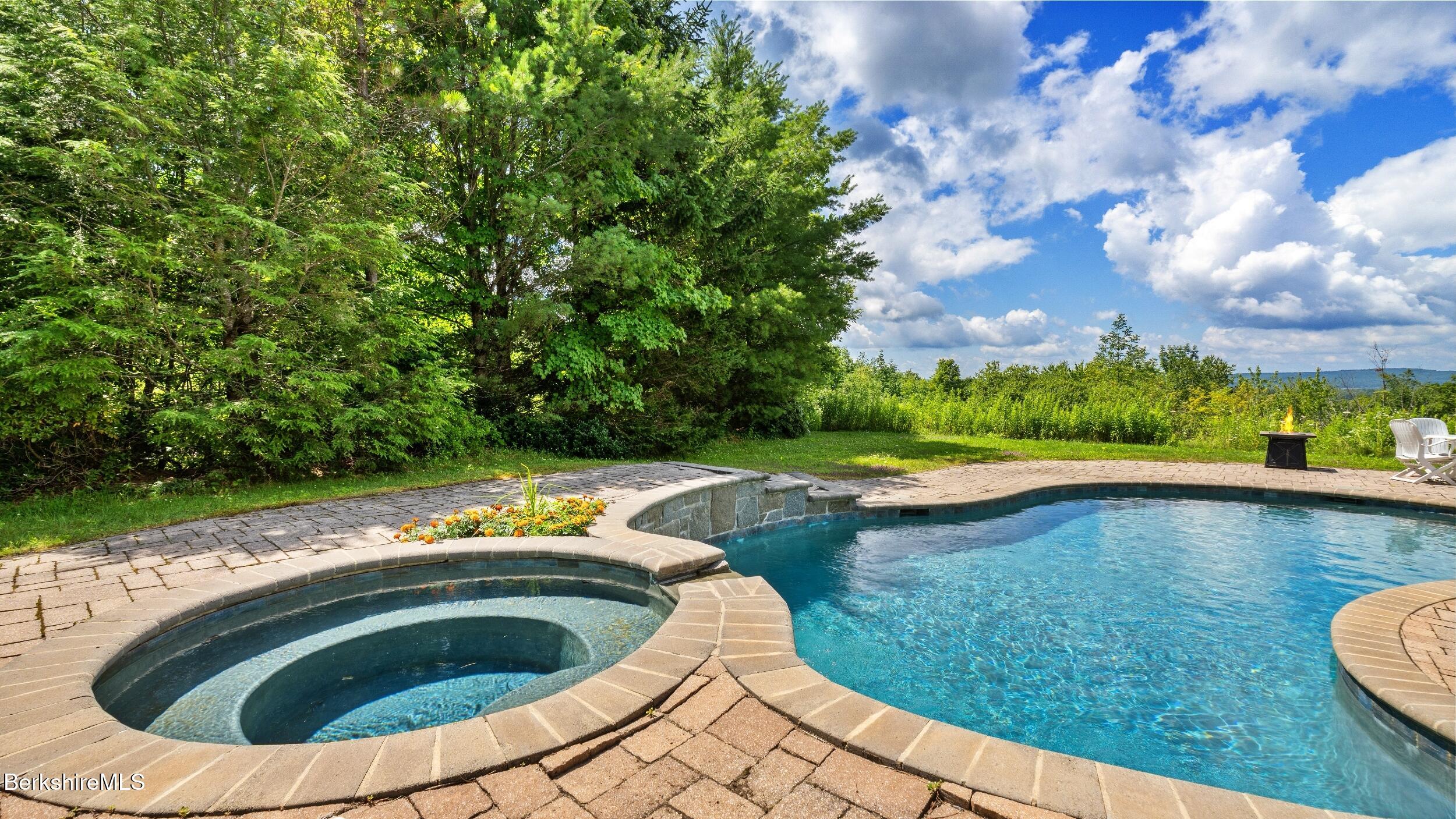 10 Lafayette Dr