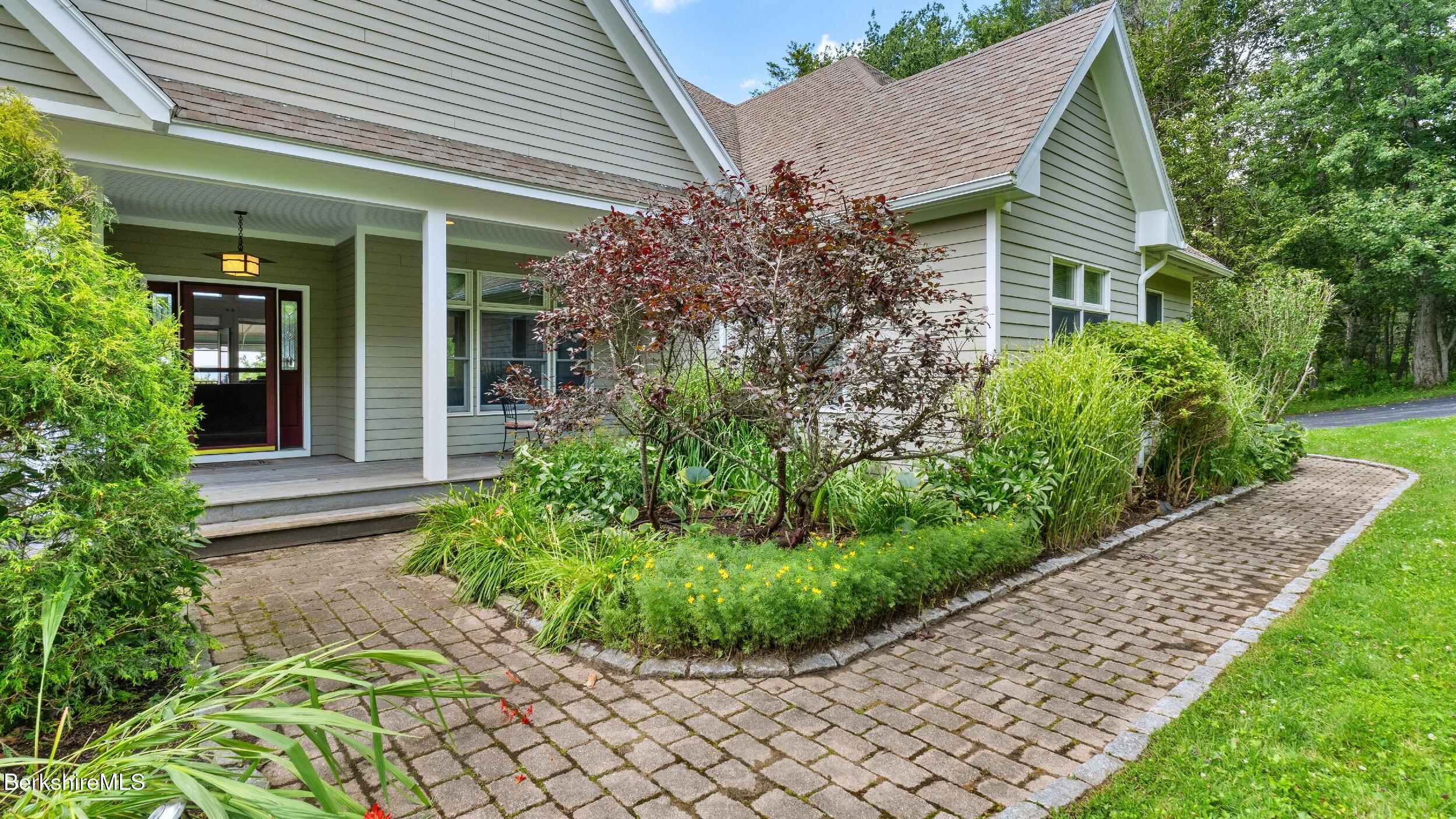 10 Lafayette Dr