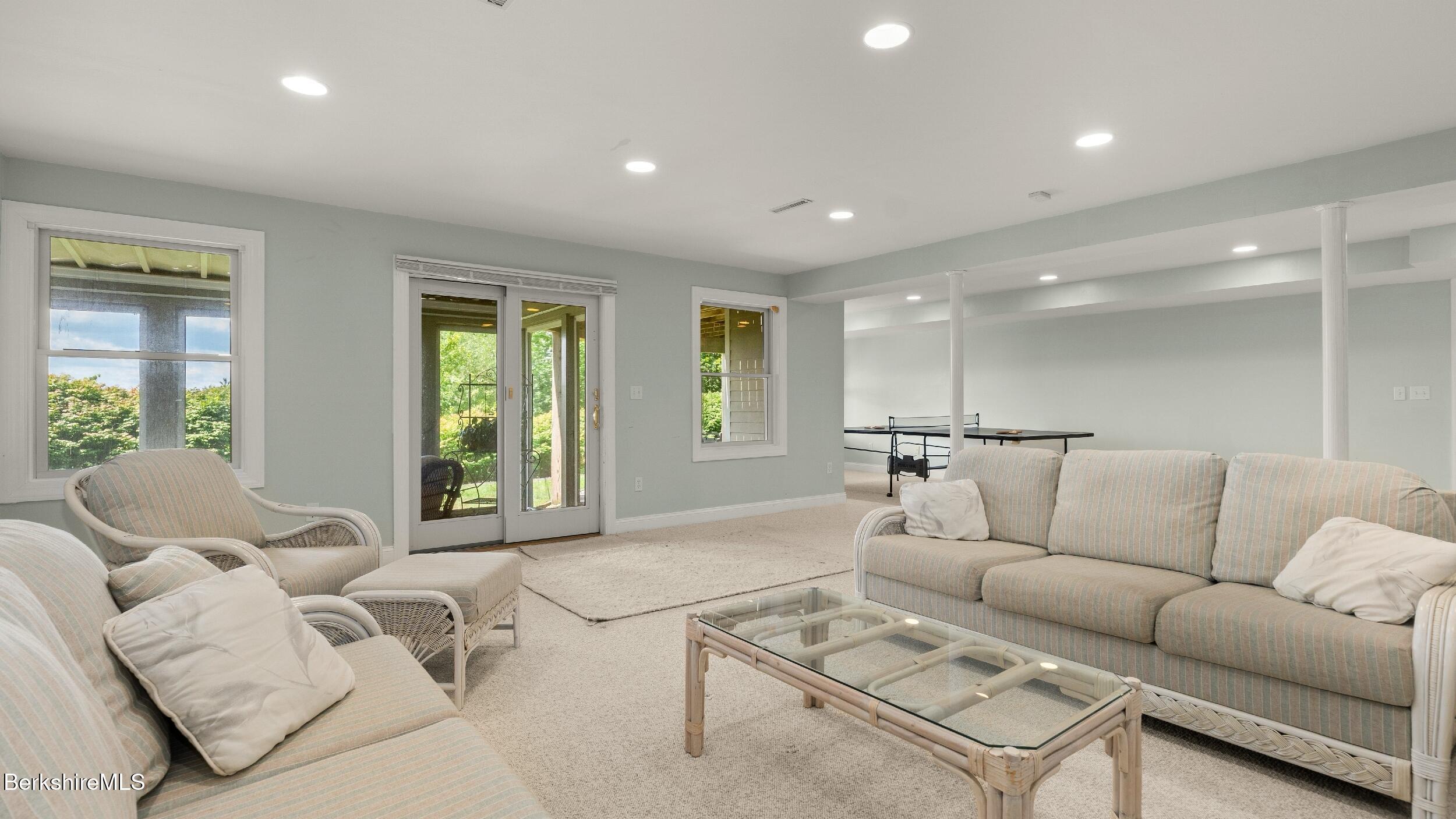 10 Lafayette Dr