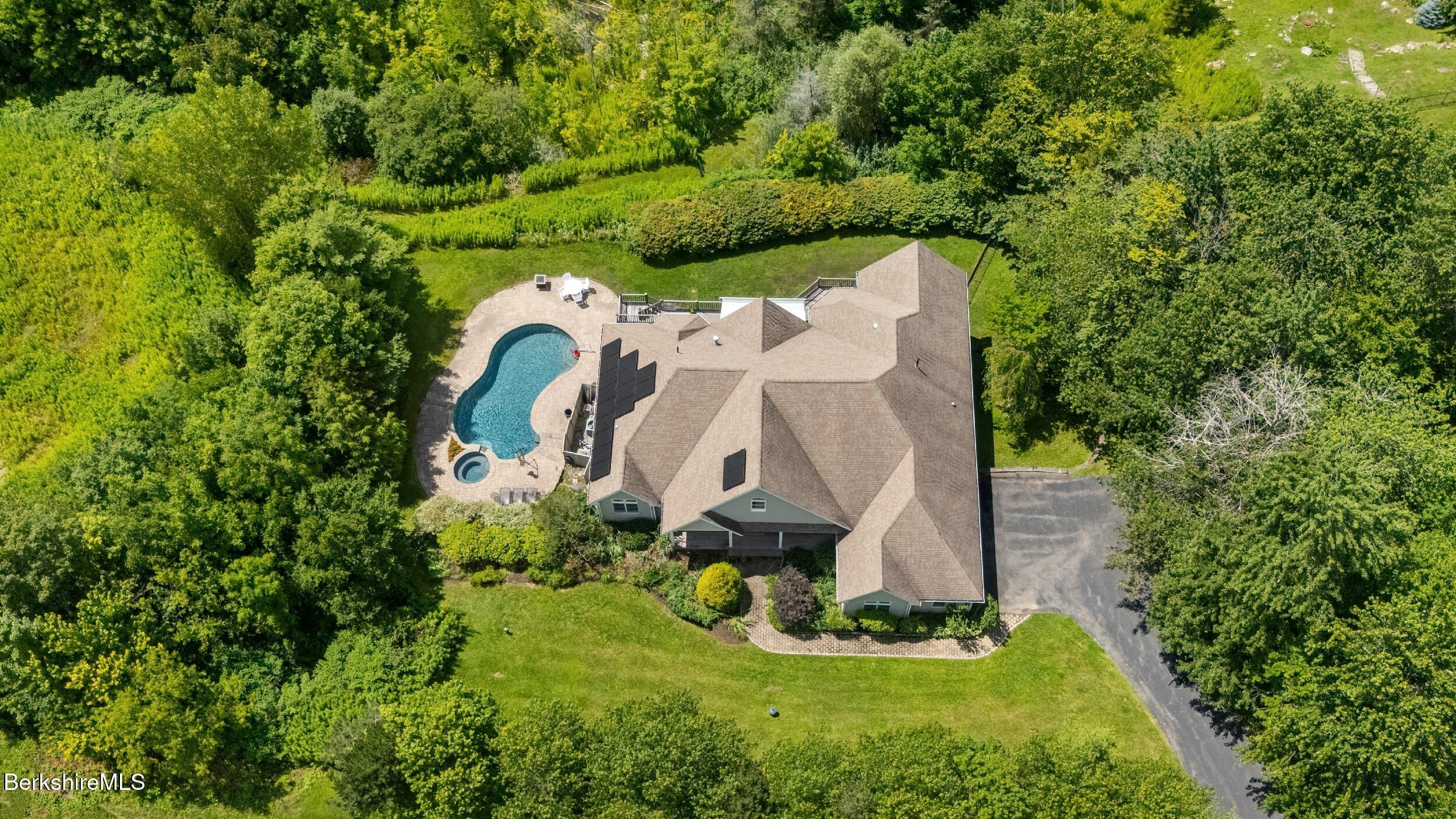 10 Lafayette Dr
