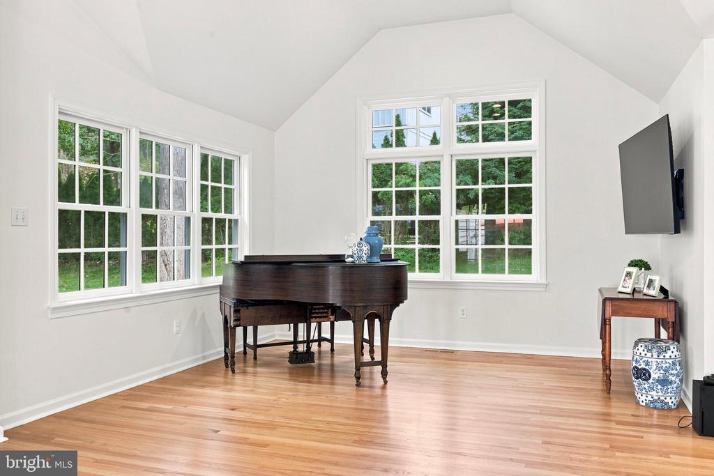 476 SCHOOL HOUSE LANE