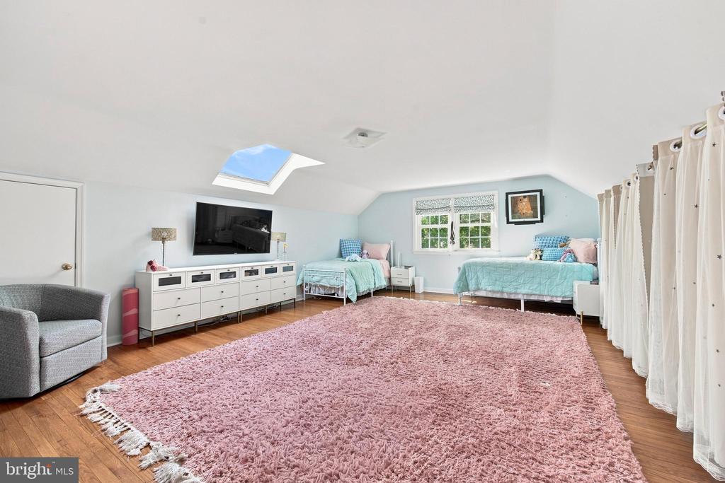 476 SCHOOL HOUSE LANE