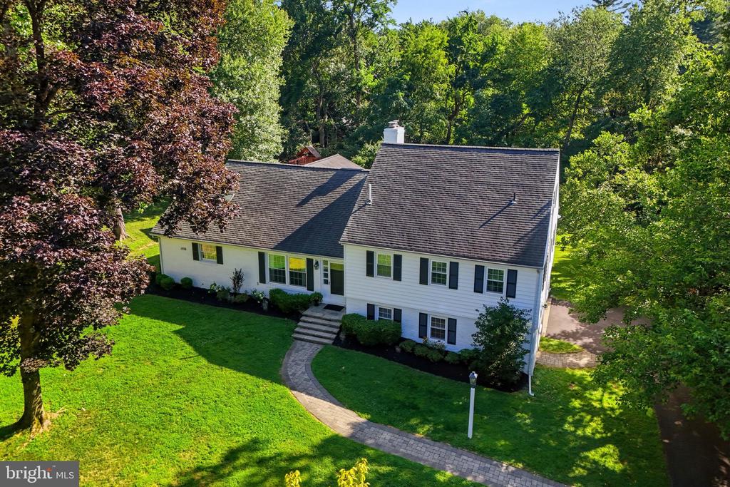 476 SCHOOL HOUSE LANE