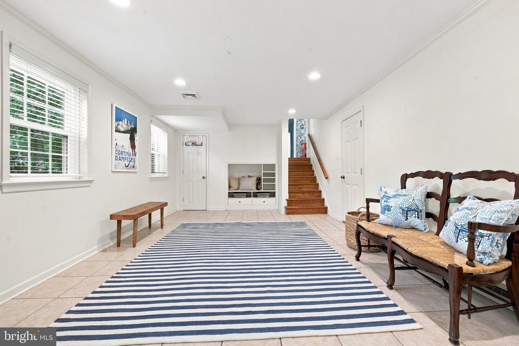 476 SCHOOL HOUSE LANE